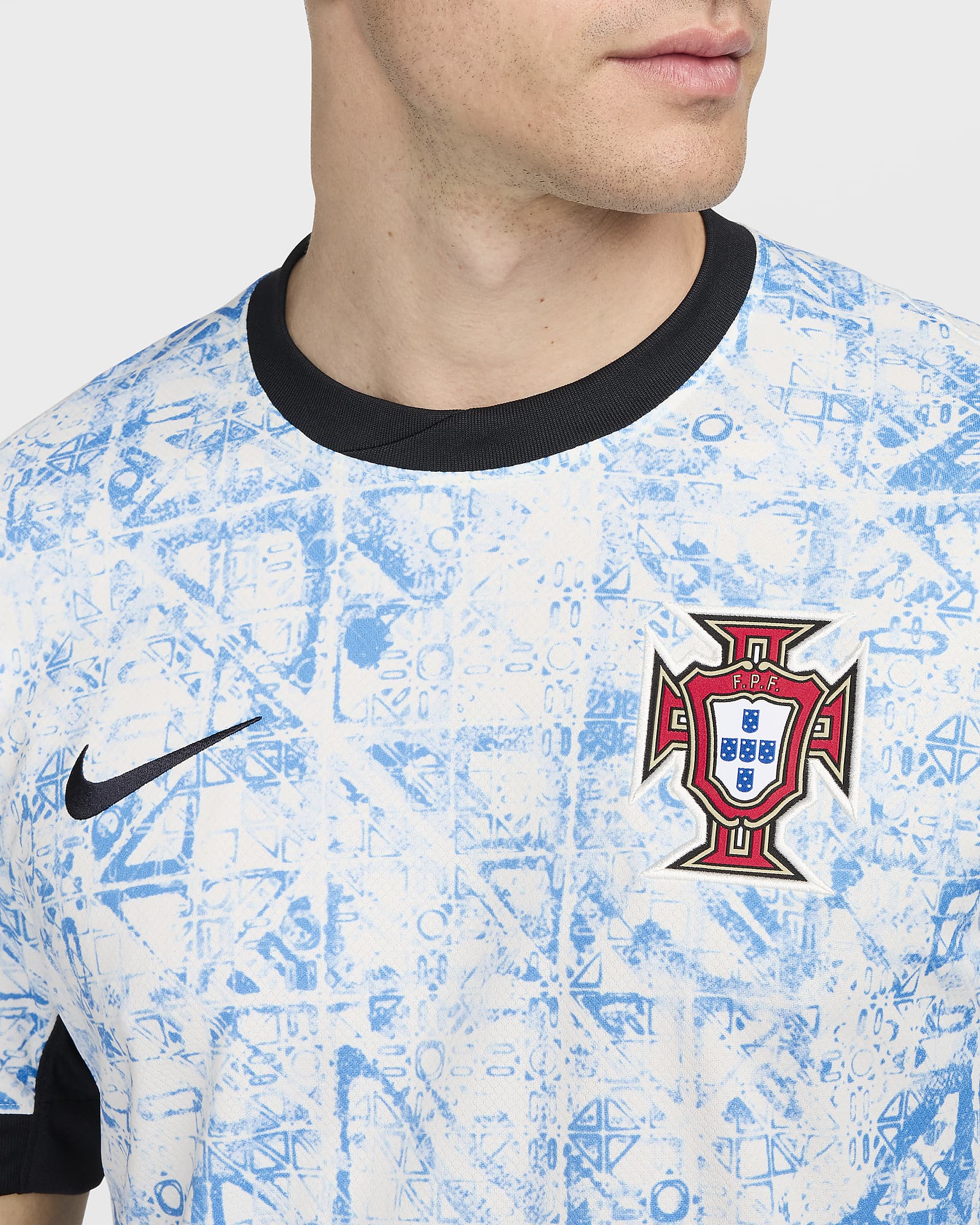 Jersey de fútbol Nike Dri-FIT Replica de Portugal (selección masculina) visitante 2024/25 Stadium para hombre - Vela/Azul universitario/Azul campo de juego/Azul campo de juego