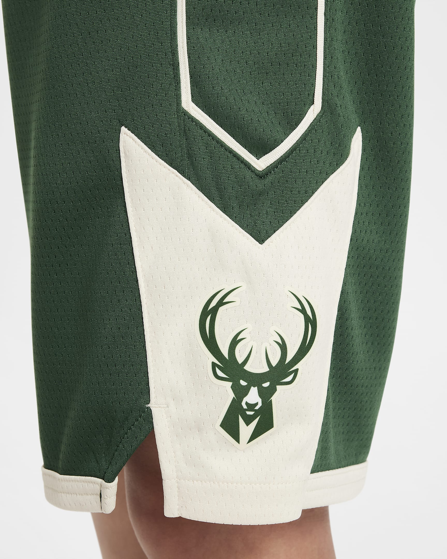 Spodenki dla dużych dzieci (chłopców) Nike NBA Swingman Milwaukee Bucks Icon Edition 2023/24 - Fir