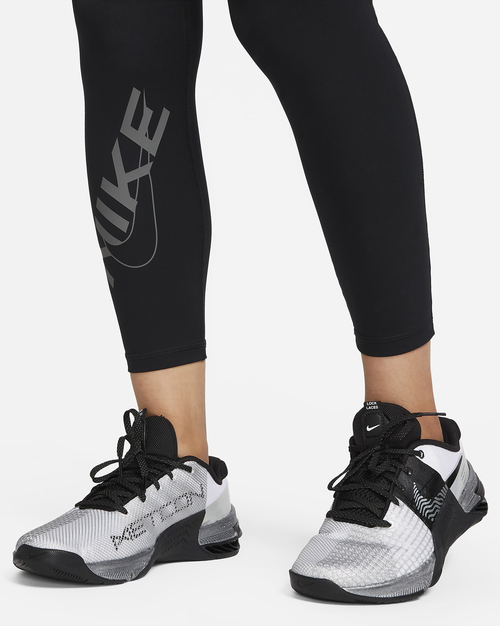 Nike Pro Women's Mid-Rise 7/8 Graphic Leggings. Nike UK