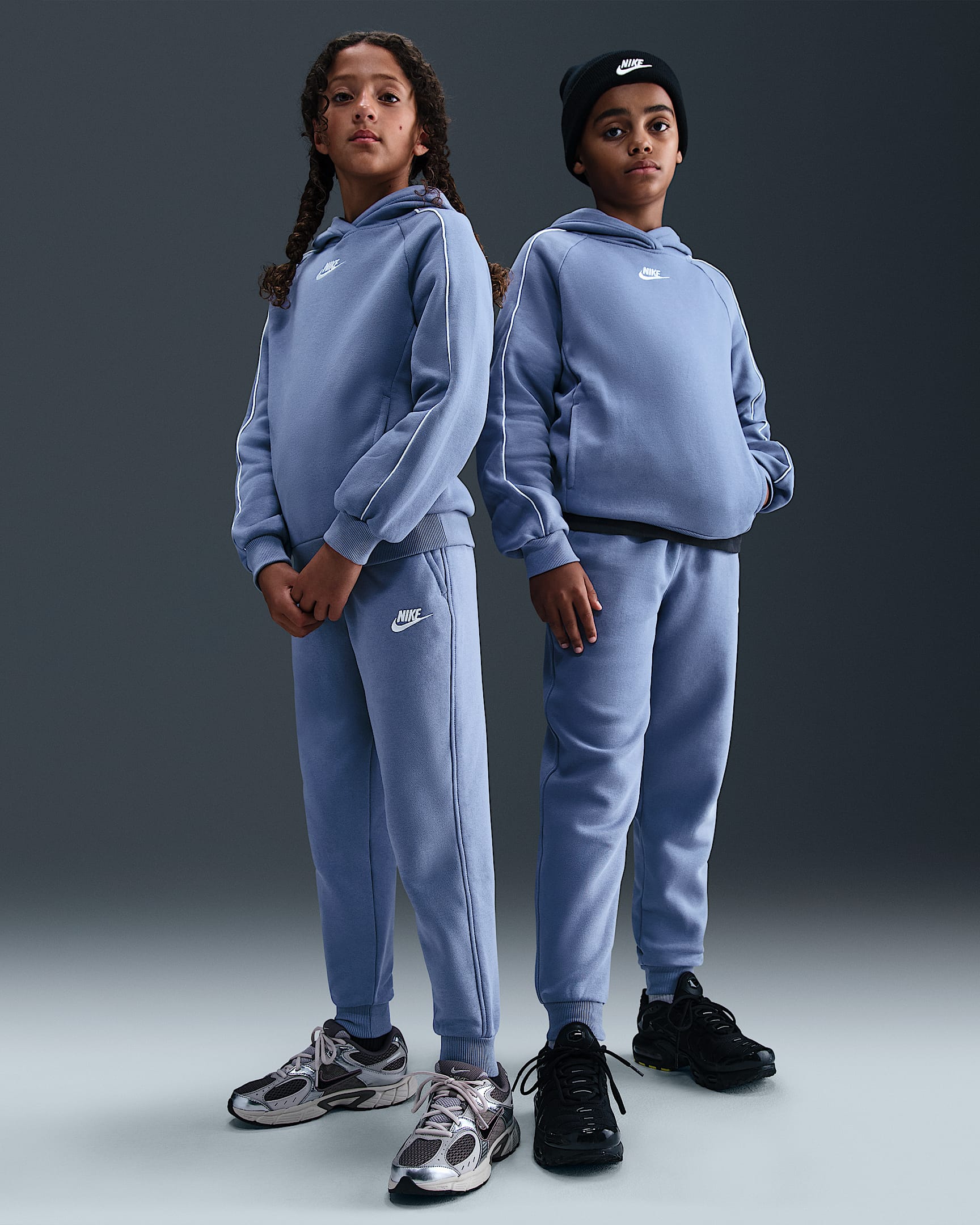 Tepláková souprava Nike Sportswear Club Fleece s kapucí pro větší děti - World Indigo/World Indigo/Bílá/Bílá