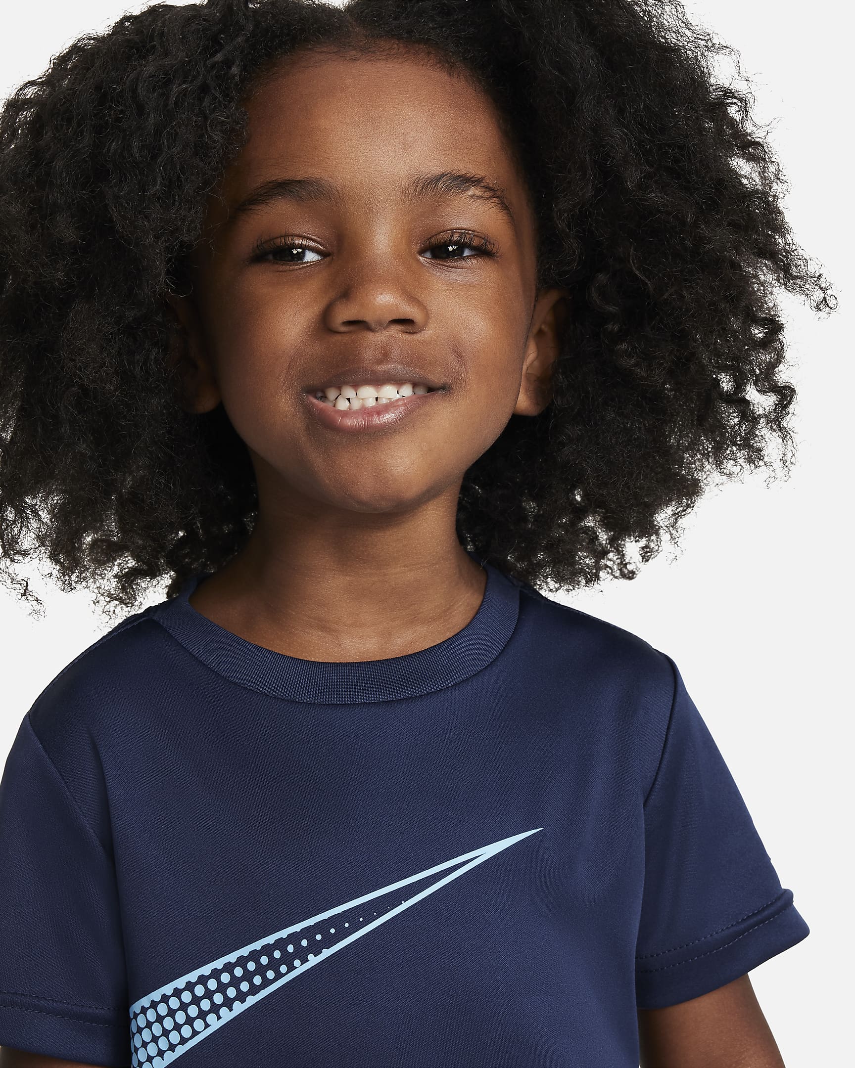 Playera con gráfico infantil Nike Dri-FIT Swoosh - Azul marino medianoche