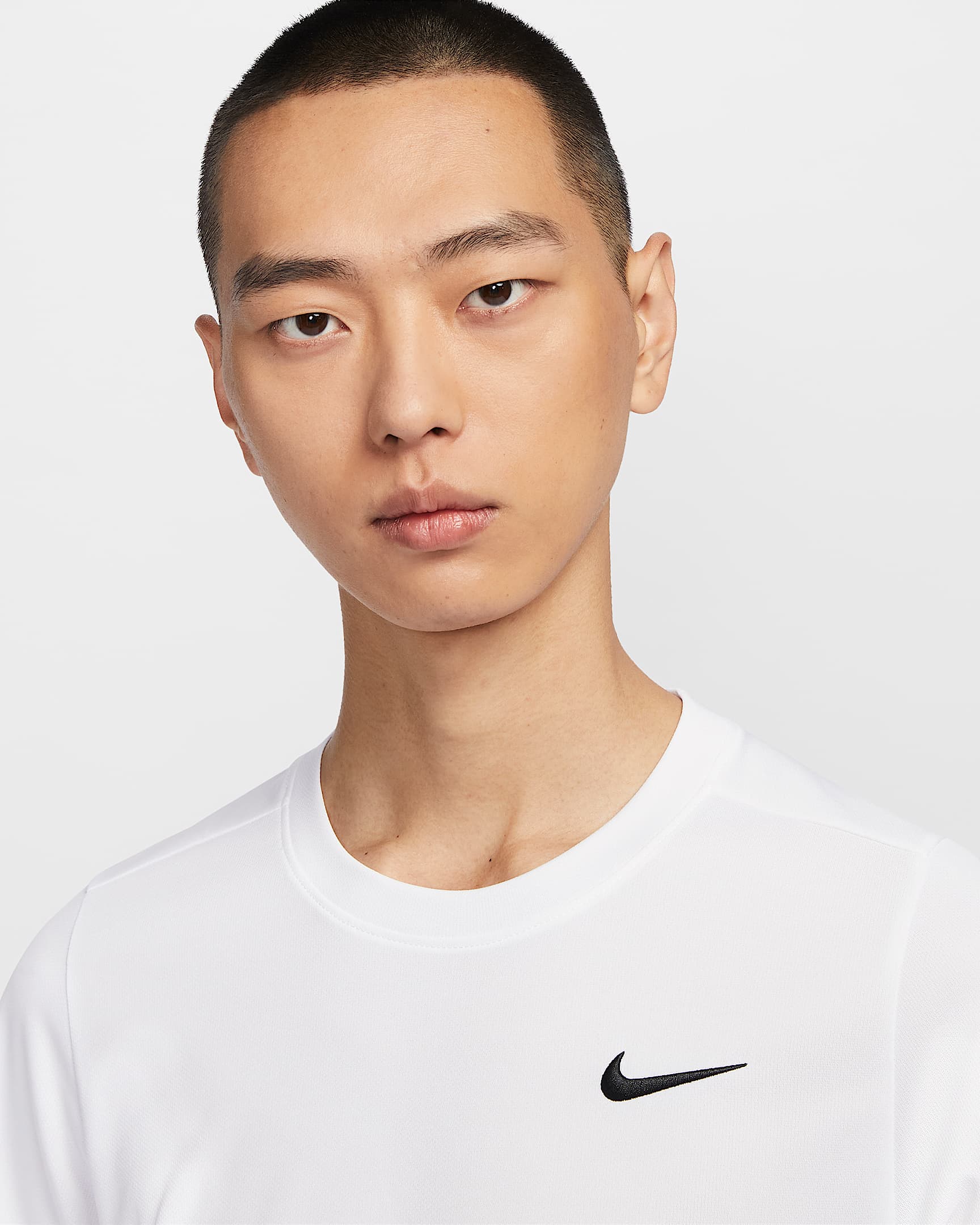 เสื้อเทนนิส Dri-FIT ผู้ชาย NikeCourt Victory - ขาว/ดำ