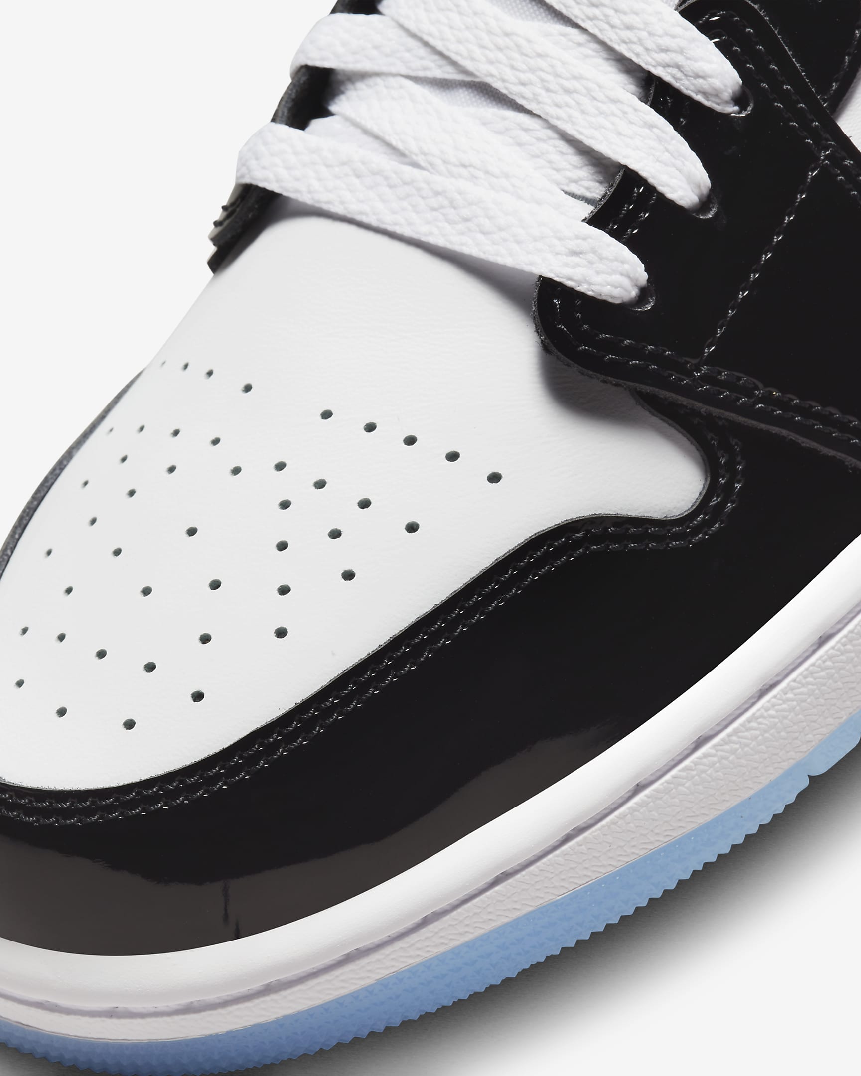 shoes black and white nike