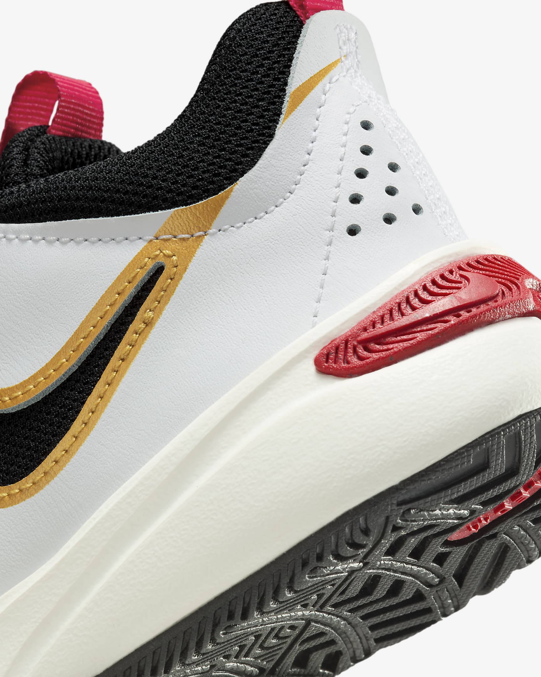 Nike Team Hustle D 11 Younger Kids' Shoes - White/Metallic Gold/University Red/Black