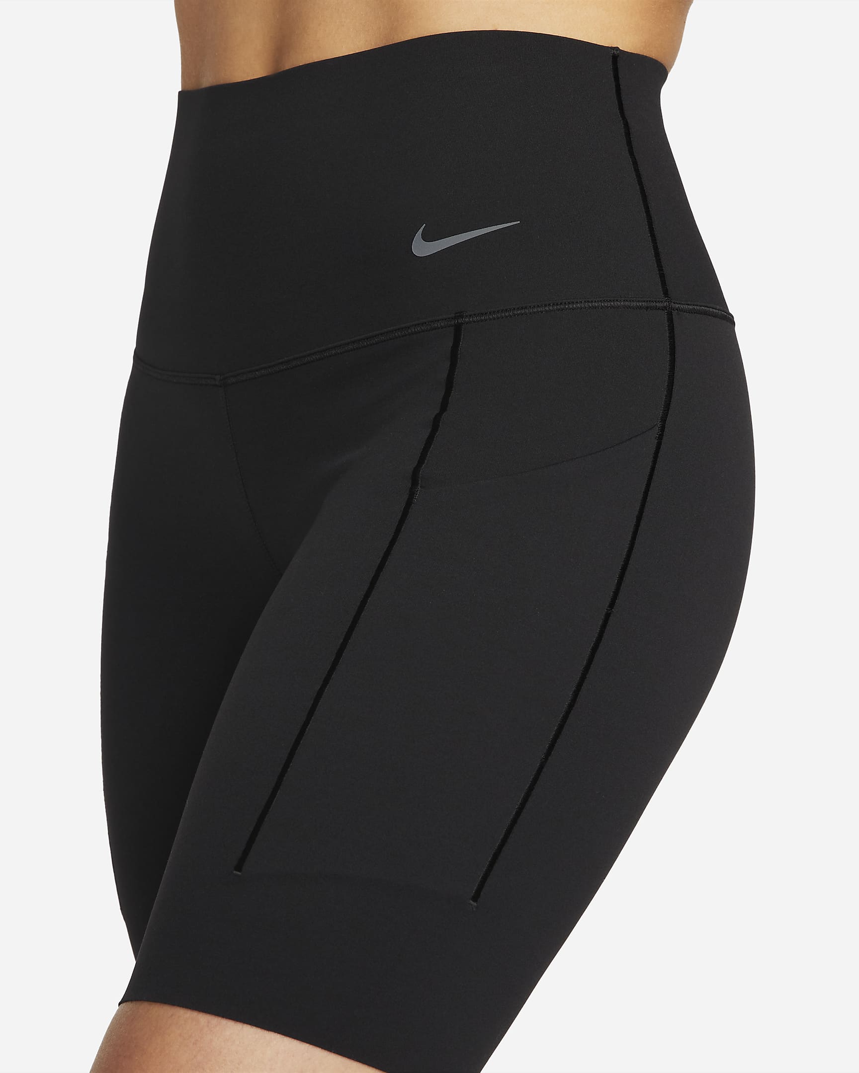 Nike Universa Bike-Shorts mit Taschen, mittlerem Halt und hohem Bund für Damen (ca. 20,5 cm) - Schwarz/Schwarz