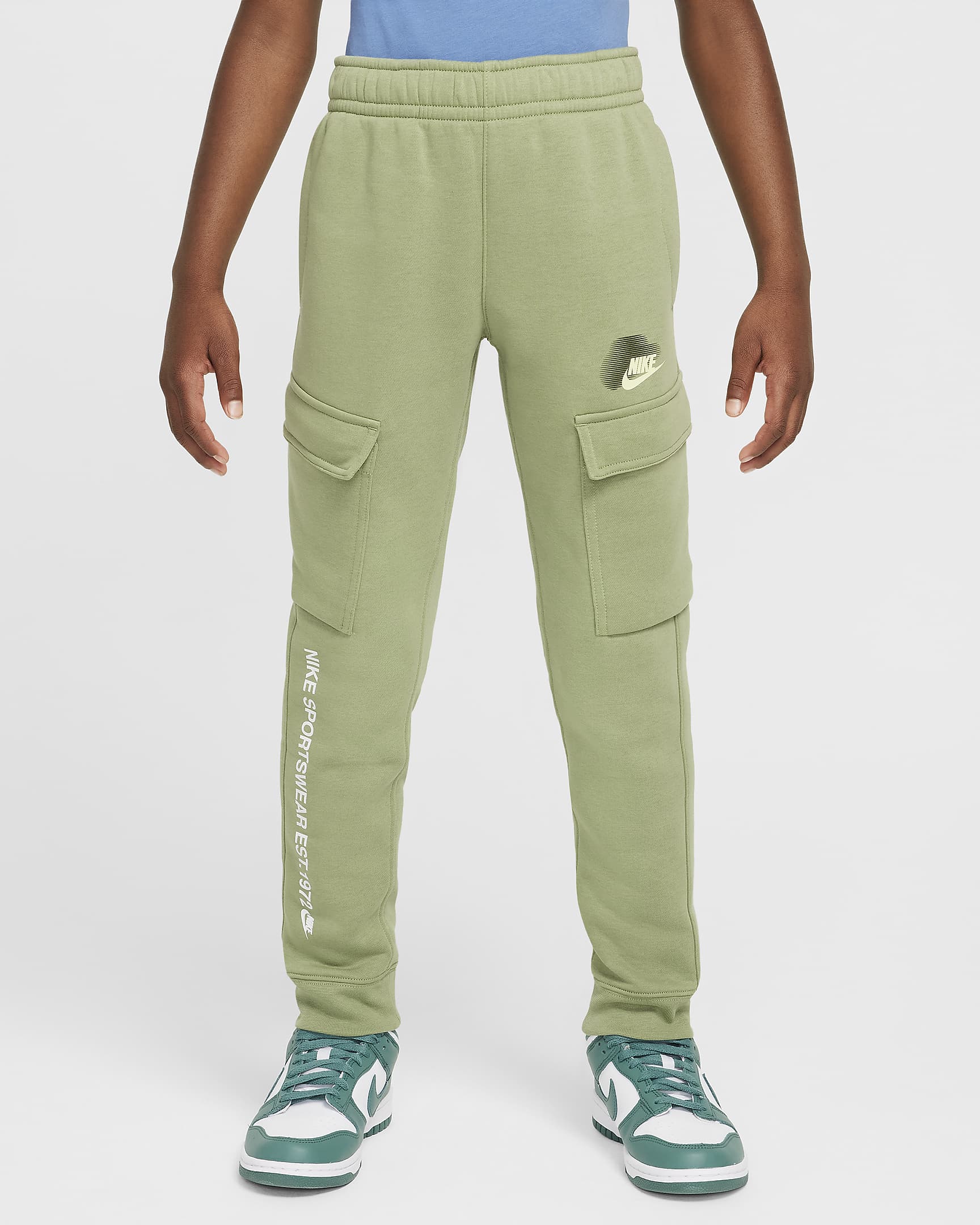 Cargo παντελόνι Nike Sportswear Standard Issue για μεγάλα αγόρια - Oil Green