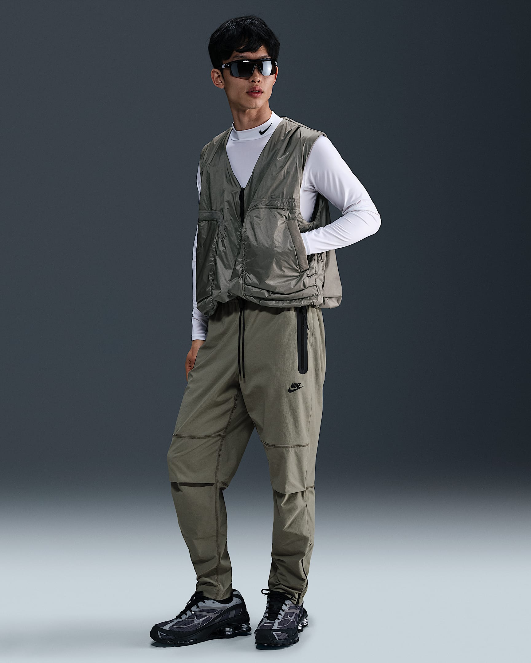 Pantaloni in tessuto Nike Tech – Uomo - Light Army/Nero