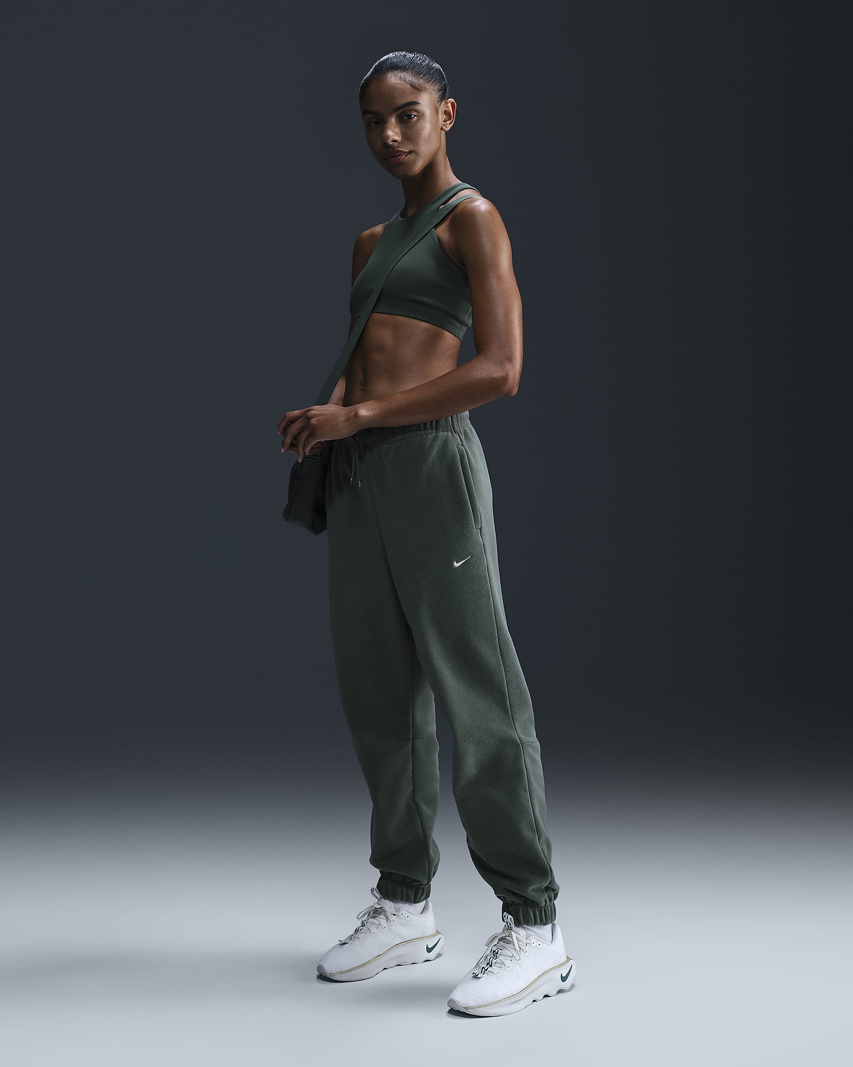 Nike Therma-FIT One Pantalons amples de teixit Fleece - Dona - Vintage Green/Pale Ivory