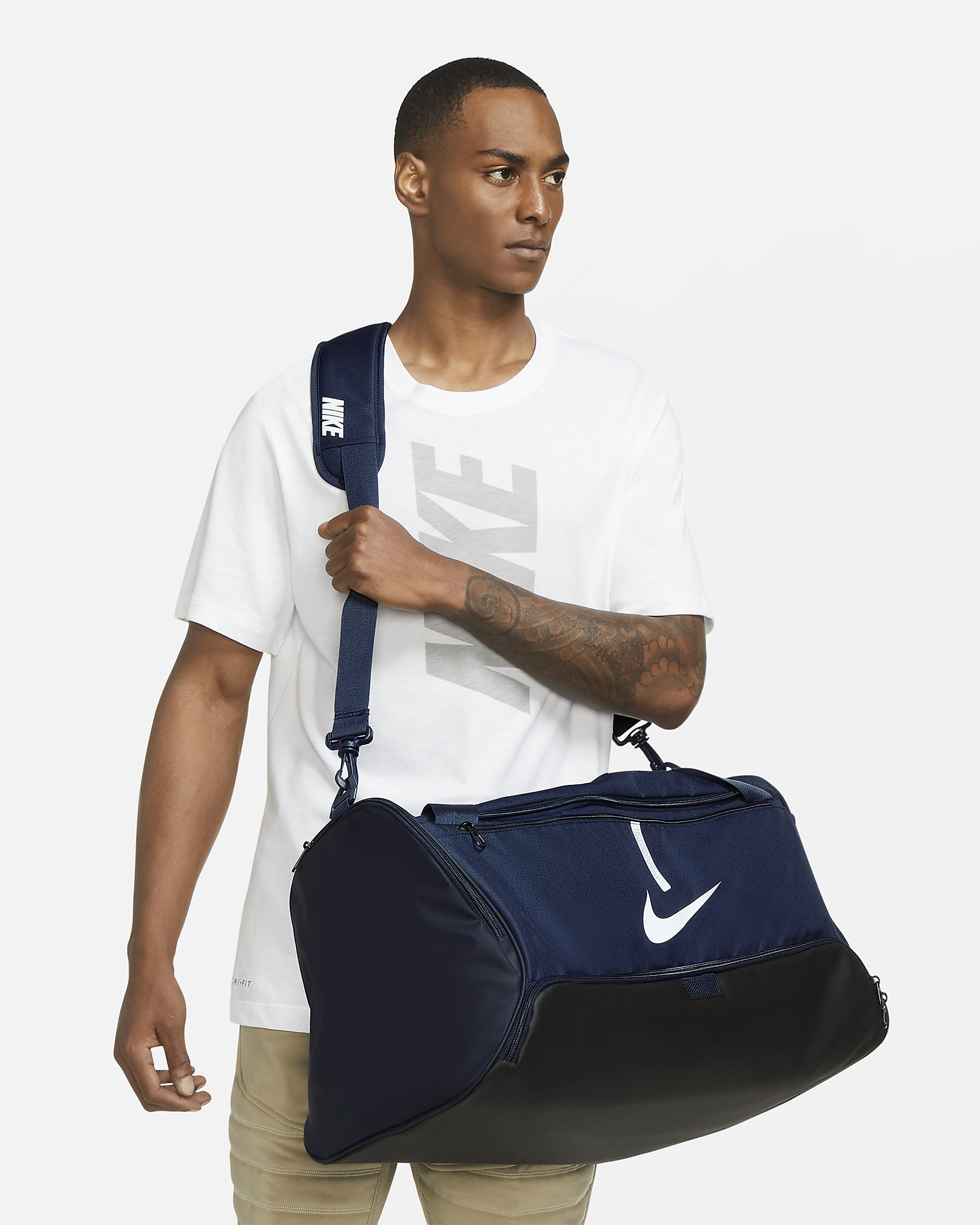 Nike Academy Team Bolsa de deporte de fútbol (Mediana, 60 l) - Midnight Navy/Negro/Blanco