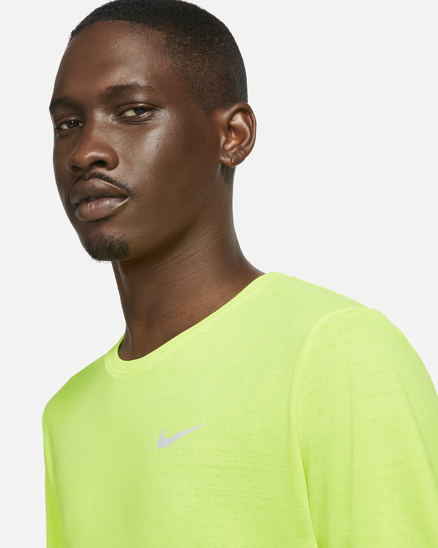 Haut de running Nike DriFIT Miler pour Homme. Nike BE
