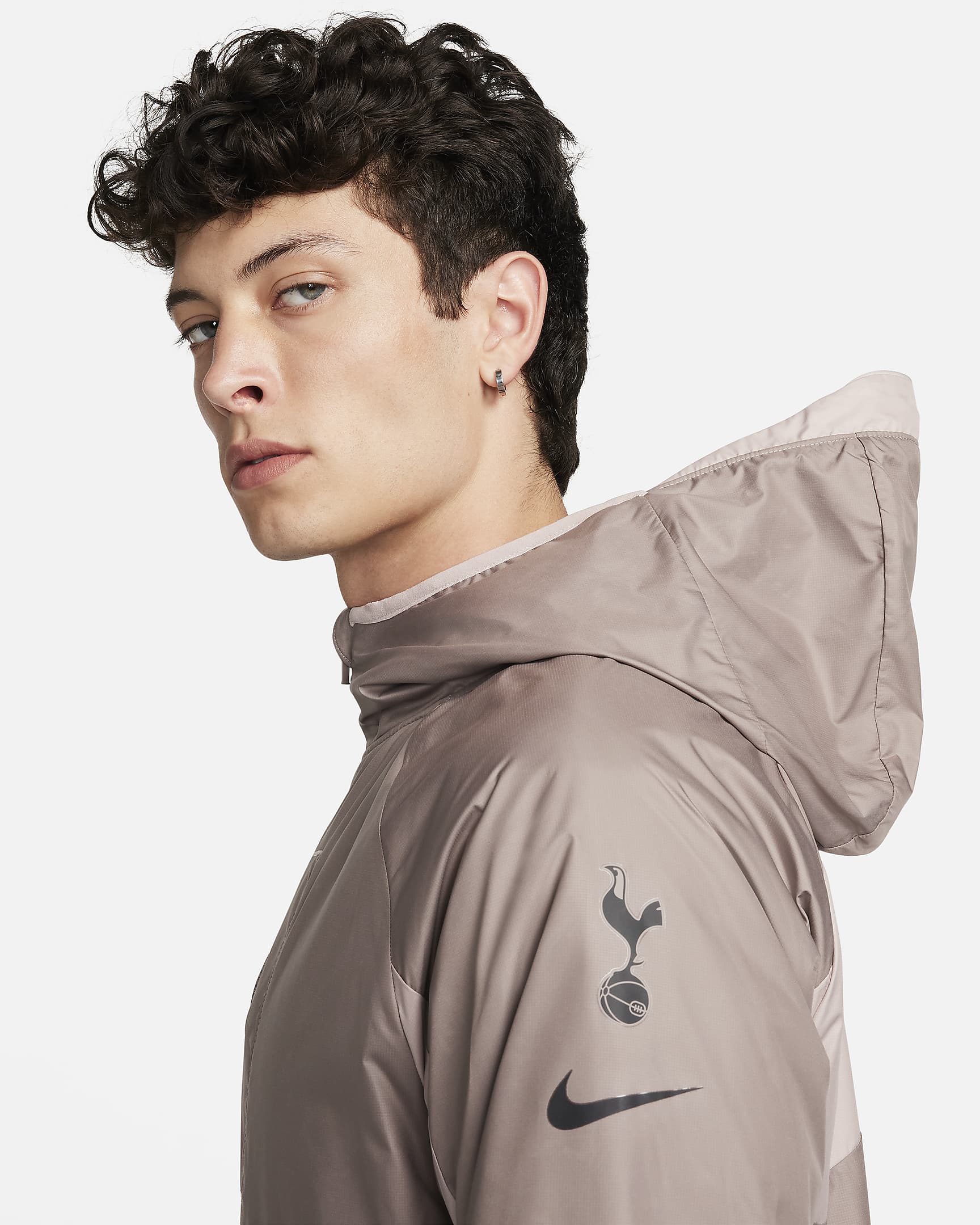 tottenham hotspur windrunner jacket