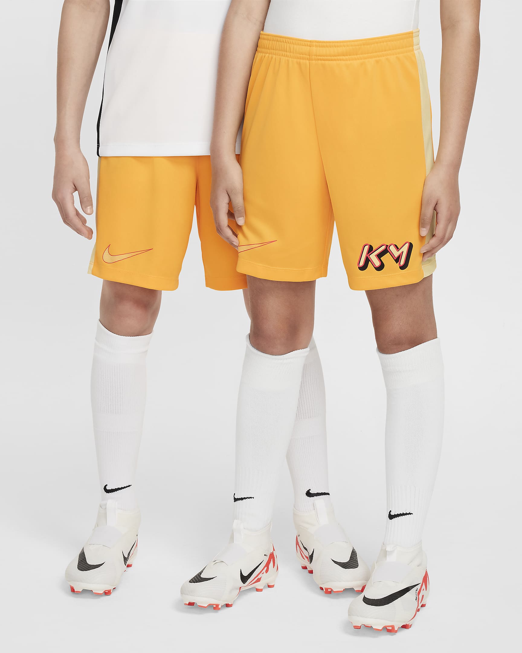 Shorts de fútbol Dri-FIT para niños talla grande Kylian Mbappé Academy 23 - Naranja láser/Naranja láser claro