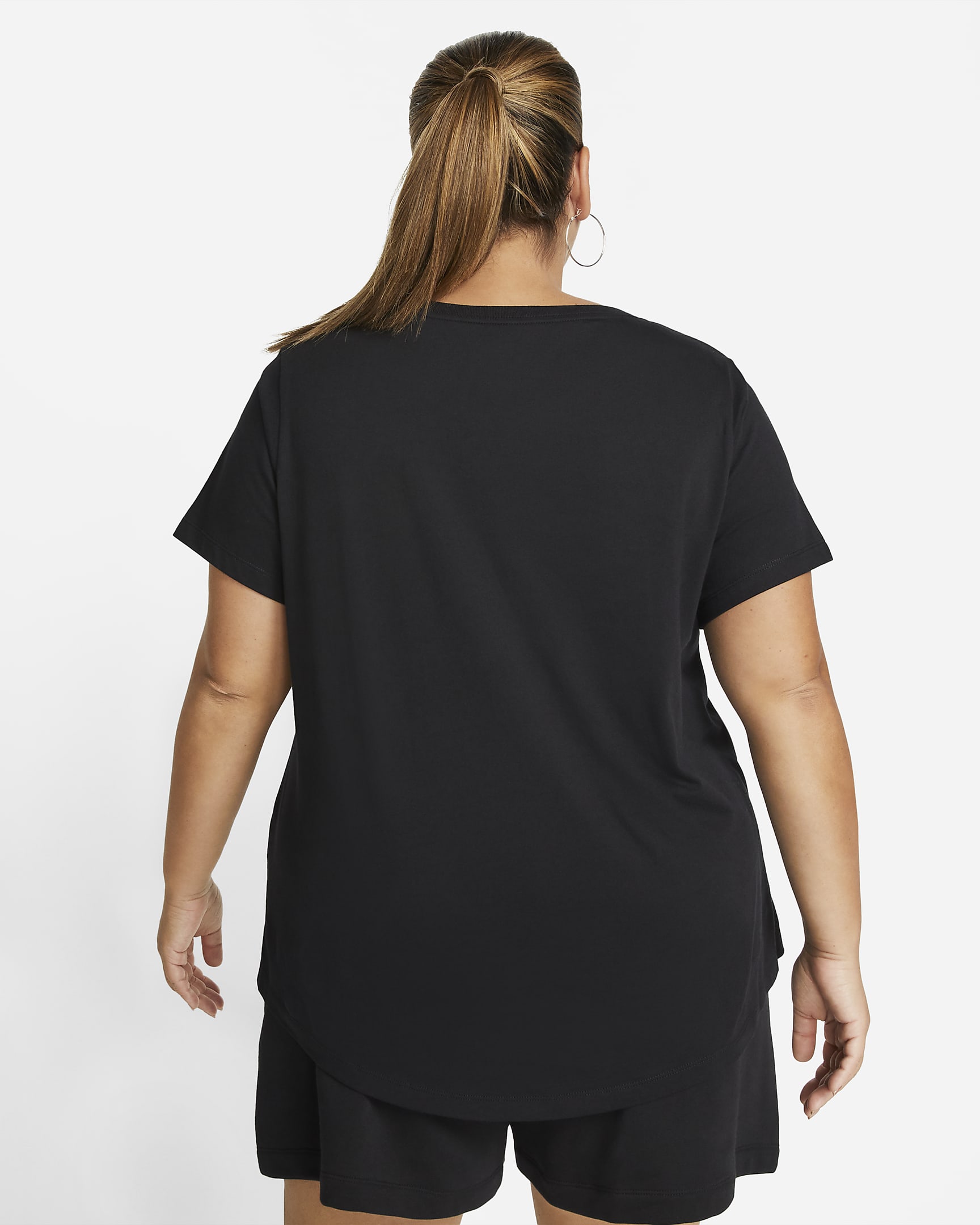 Nike Sportswear Club Essentials T-shirt voor dames (Plus Size) - Zwart/Wit