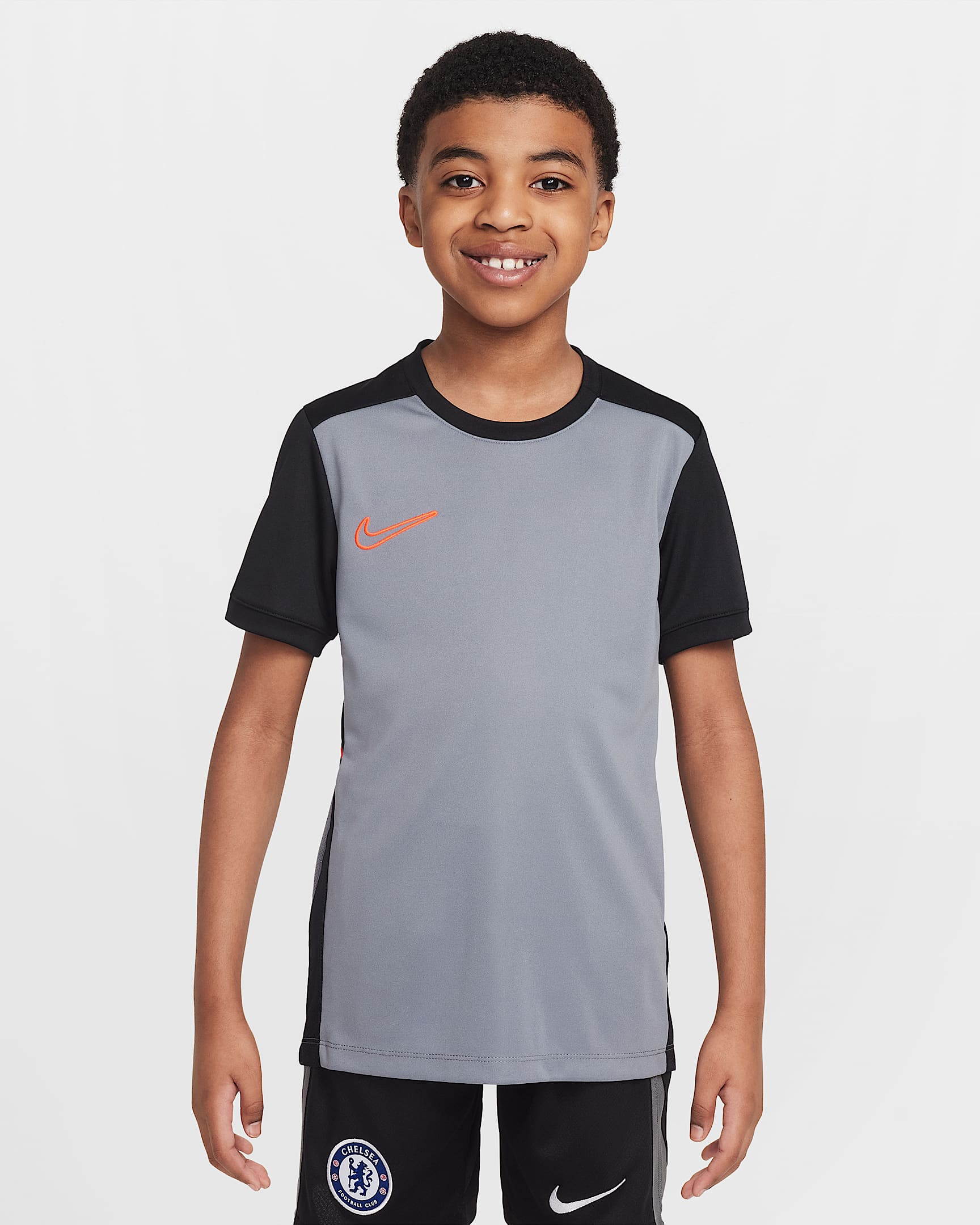 Playera de fútbol Dri-FIT para niños talla grande Nike Academy - Gris azulado/Negro/Carmesí brillante/Carmesí brillante