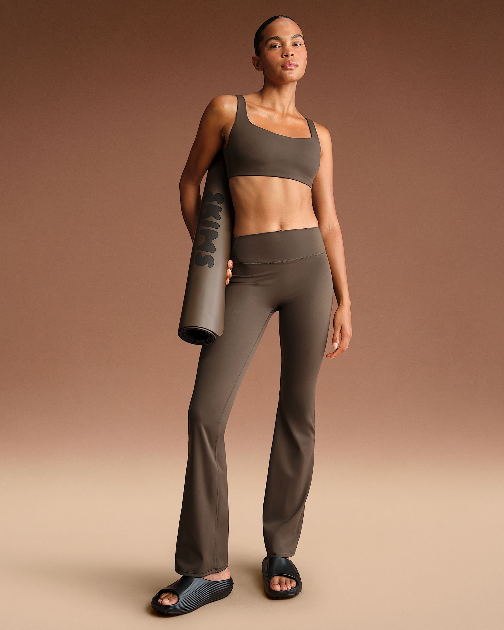 NikeSKIMS Matte Women's High-Waisted Slim Flared Leggings - NSKM Dark Sepia