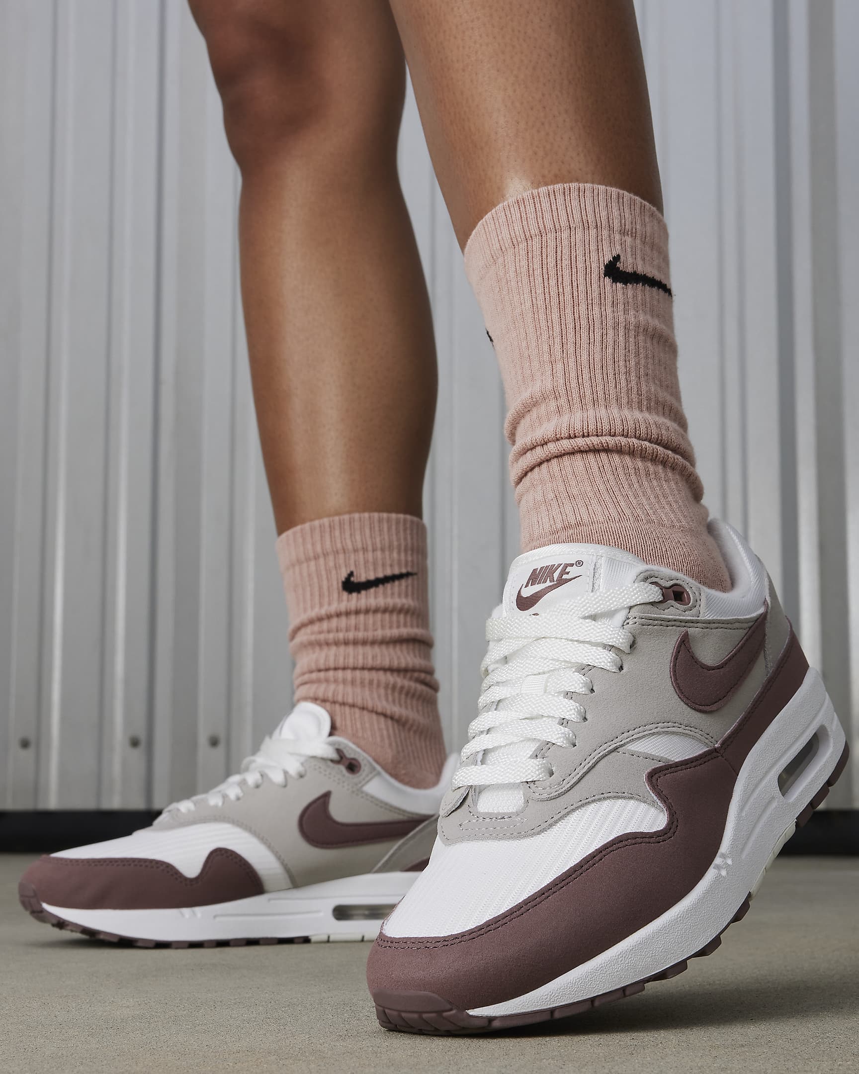 Nike Air Max 1 女鞋 - Summit White/Light Iron Ore/Smokey Mauve