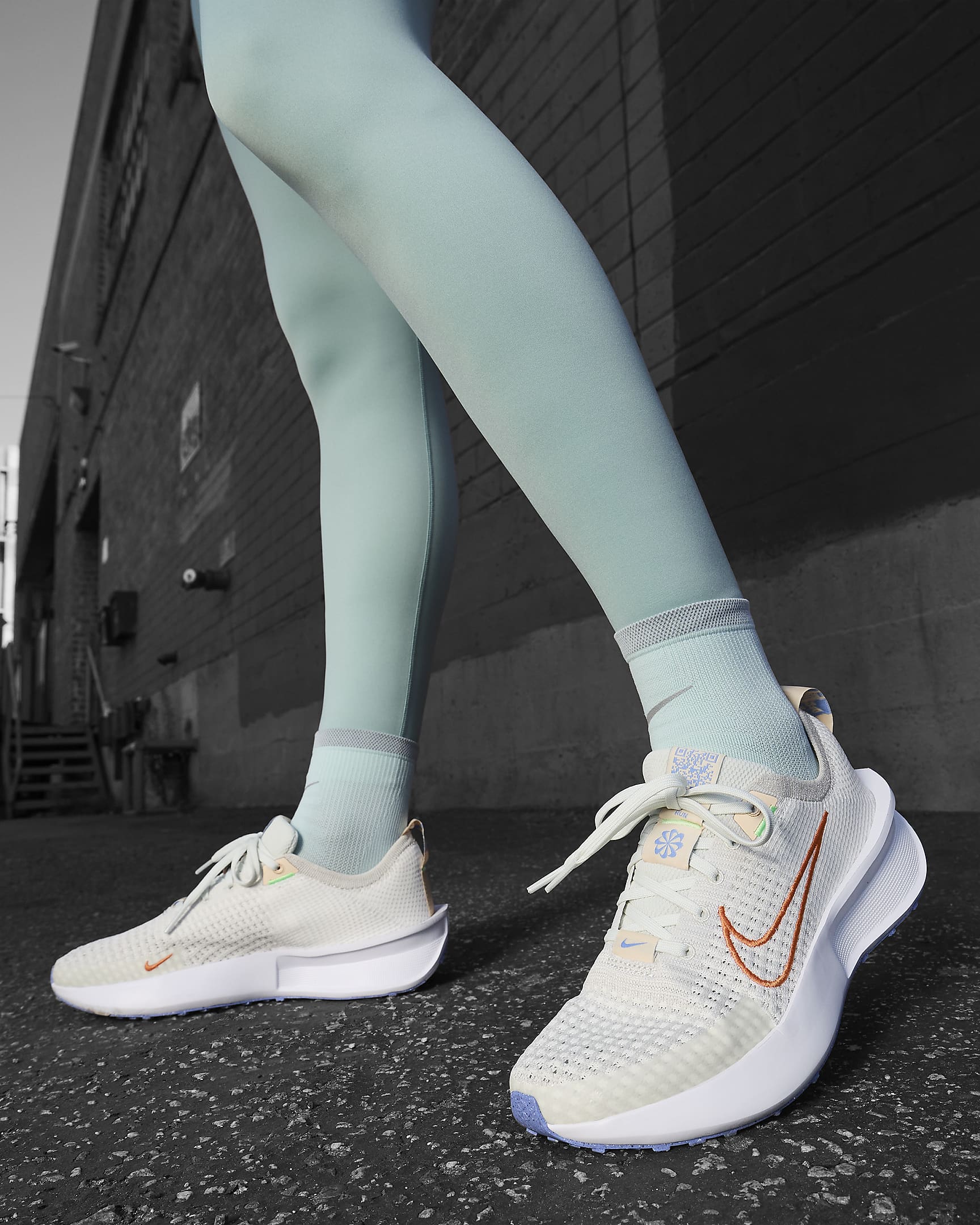 Nike Interact Run Women's Road Running Shoes - Light Bone/Sail/Ice Peach/Bright Mandarin