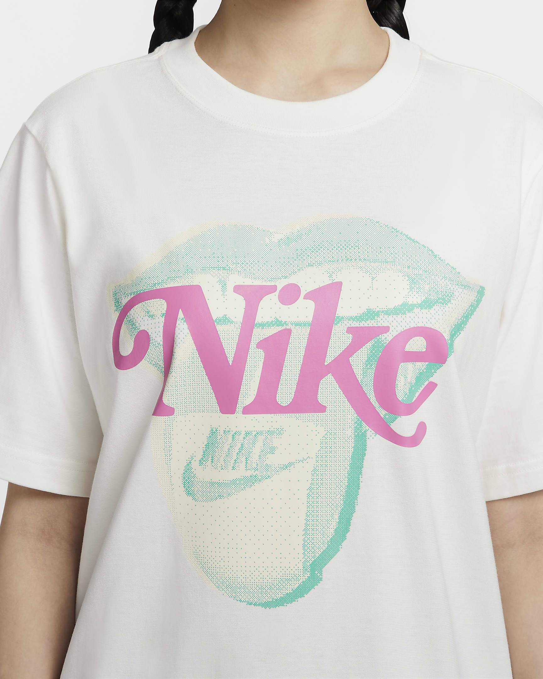 เสื้อยืดผู้หญิง Nike Sportswear Essential - Sail