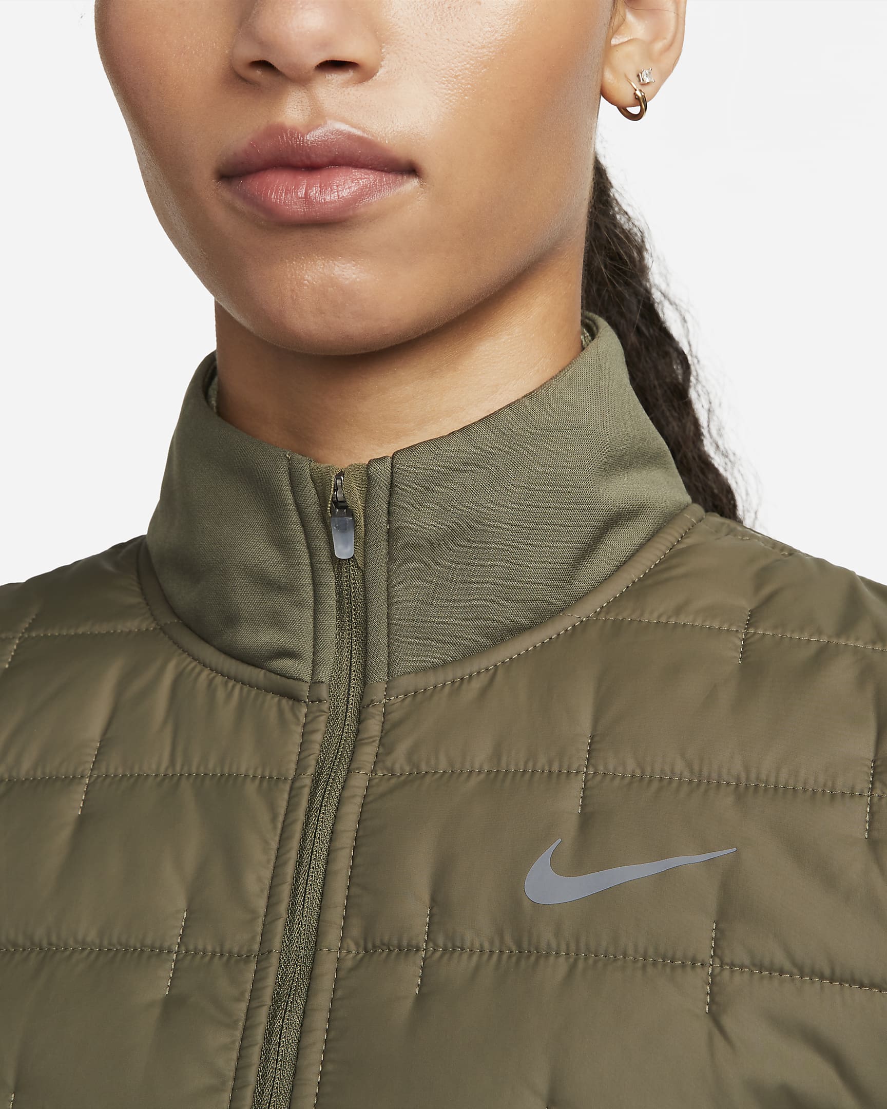 Nike Therma-FIT-jakke med syntetisk fyld til kvinder - Medium Olive