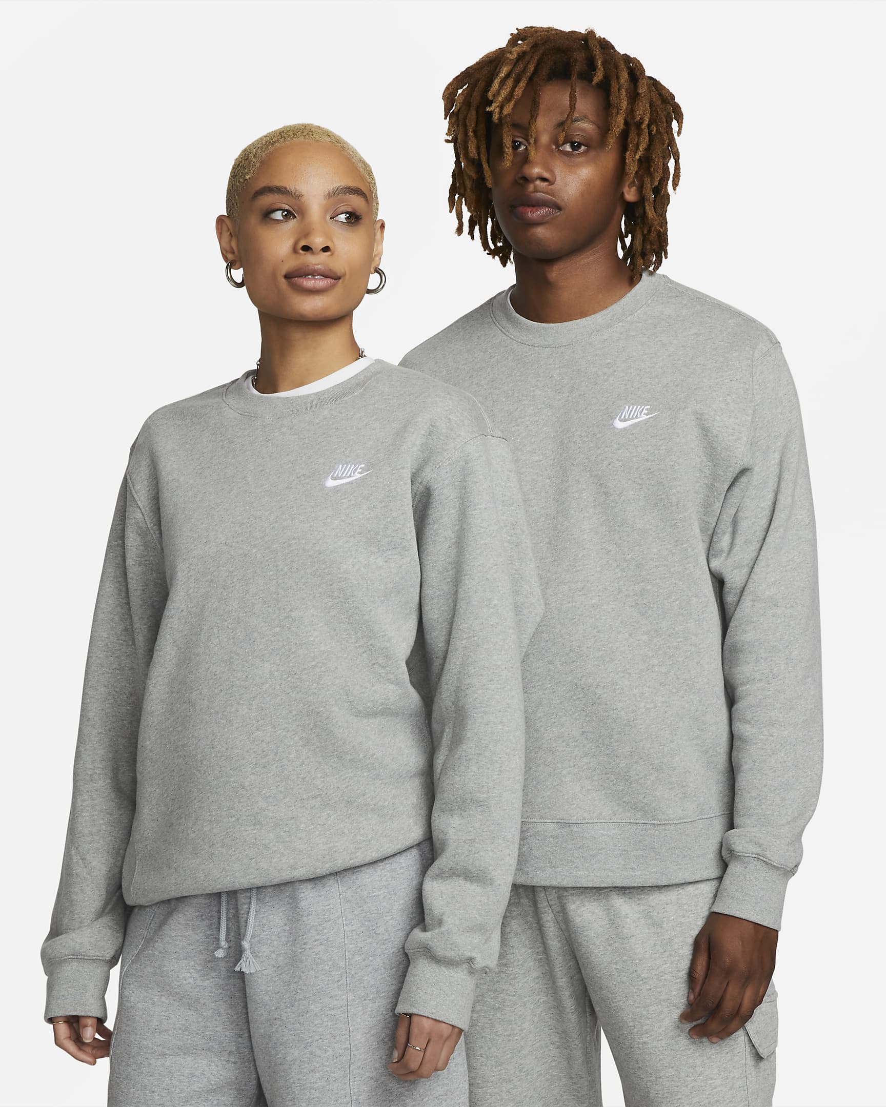Nike Sportswear Club Fleece Herren-Rundhalsshirt - Dark Grey Heather/Weiß