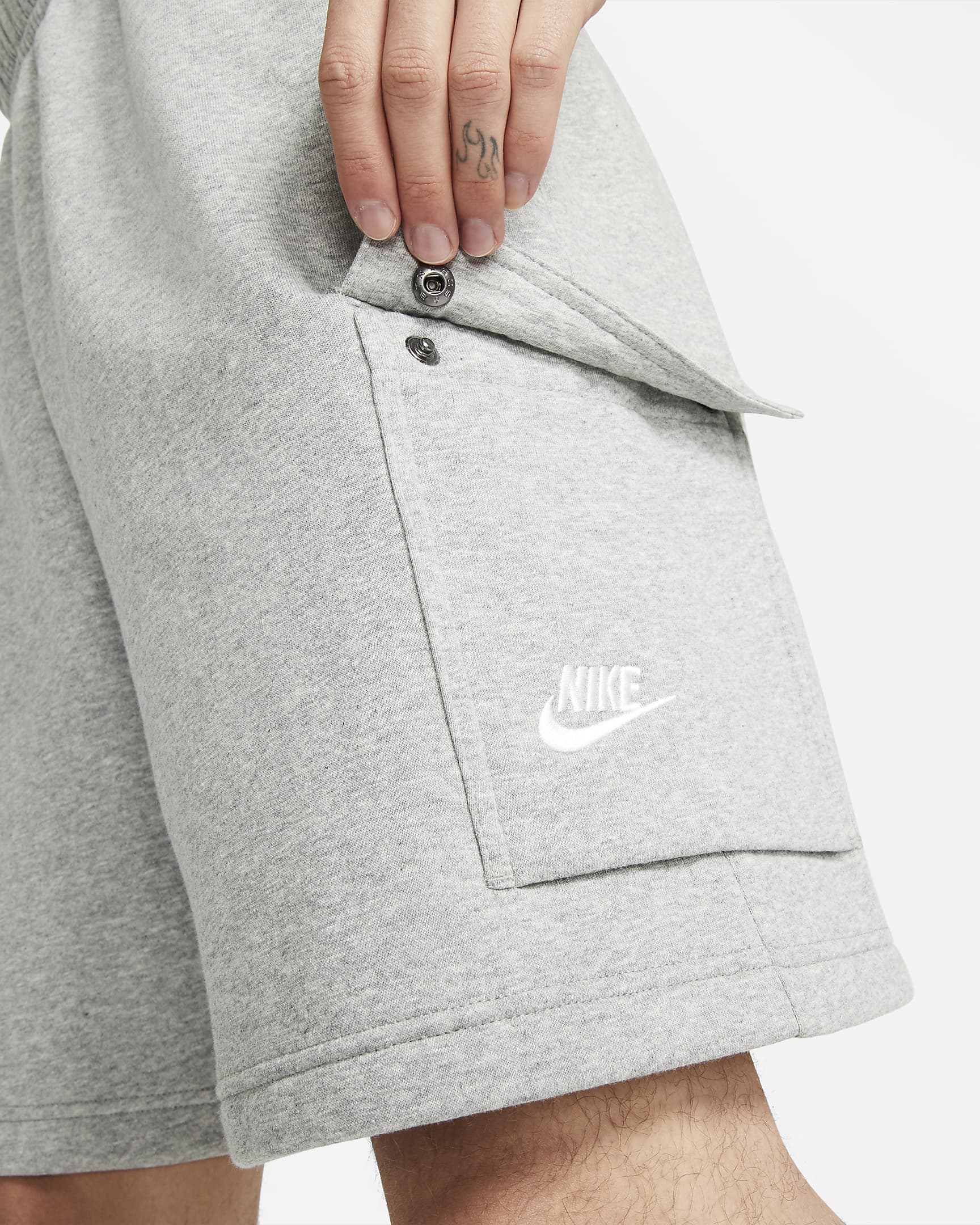 Nike Sportswear Club oldalzsebes férfi rövidnadrág - Dark Grey Heather/Matte Silver/Fehér