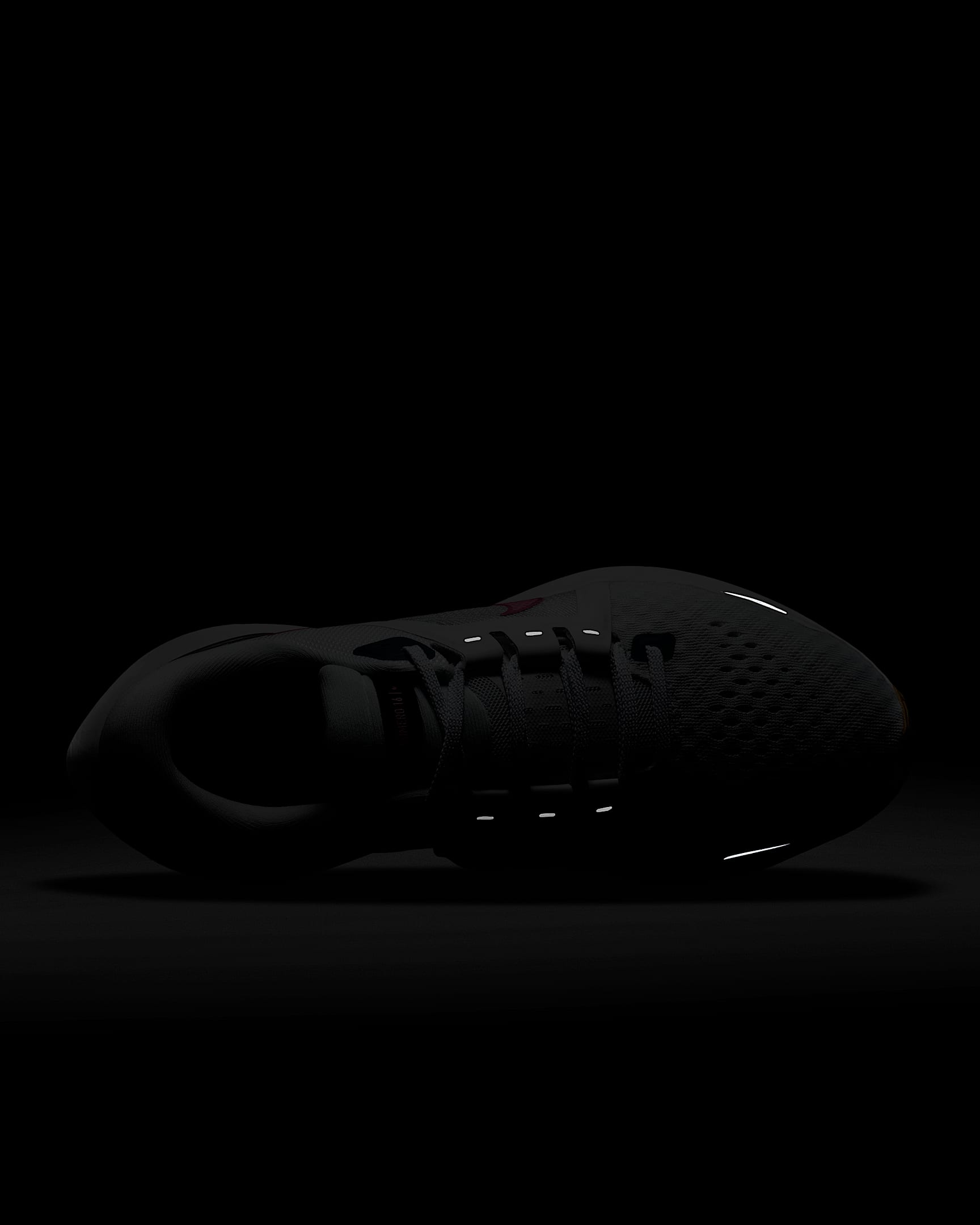 Nike Vomero 16 Women's Road Running Shoes. Nike LU