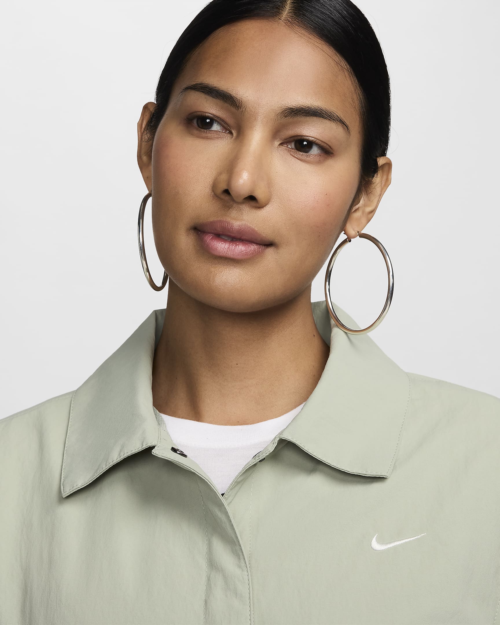 Nike Sportswear Essential Women's Oversized UV Woven Coaches' Jacket. Nike IN