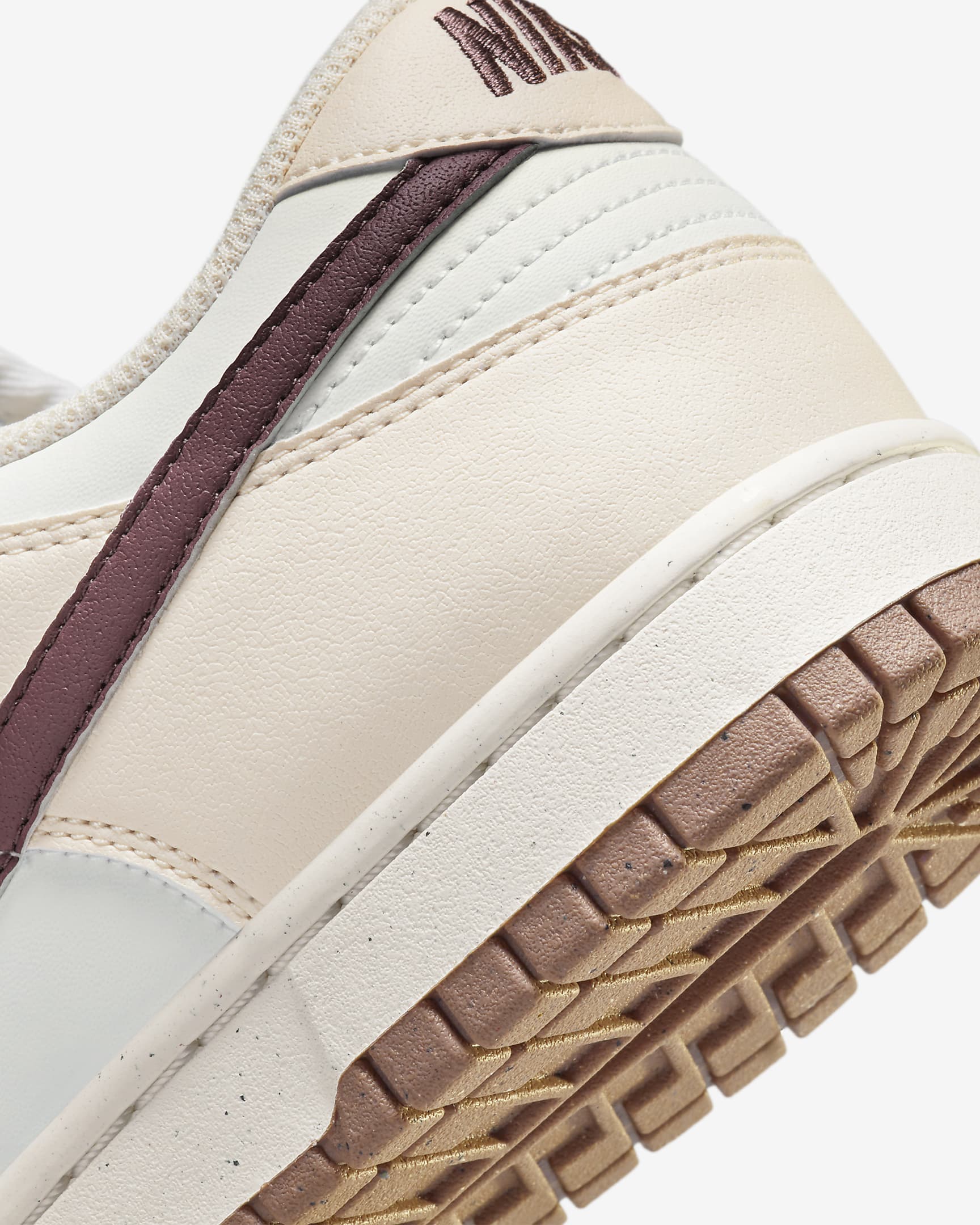 Tenis para mujer Nike Dunk Low - Leche de coco/Blanco cumbre/Malva humeante