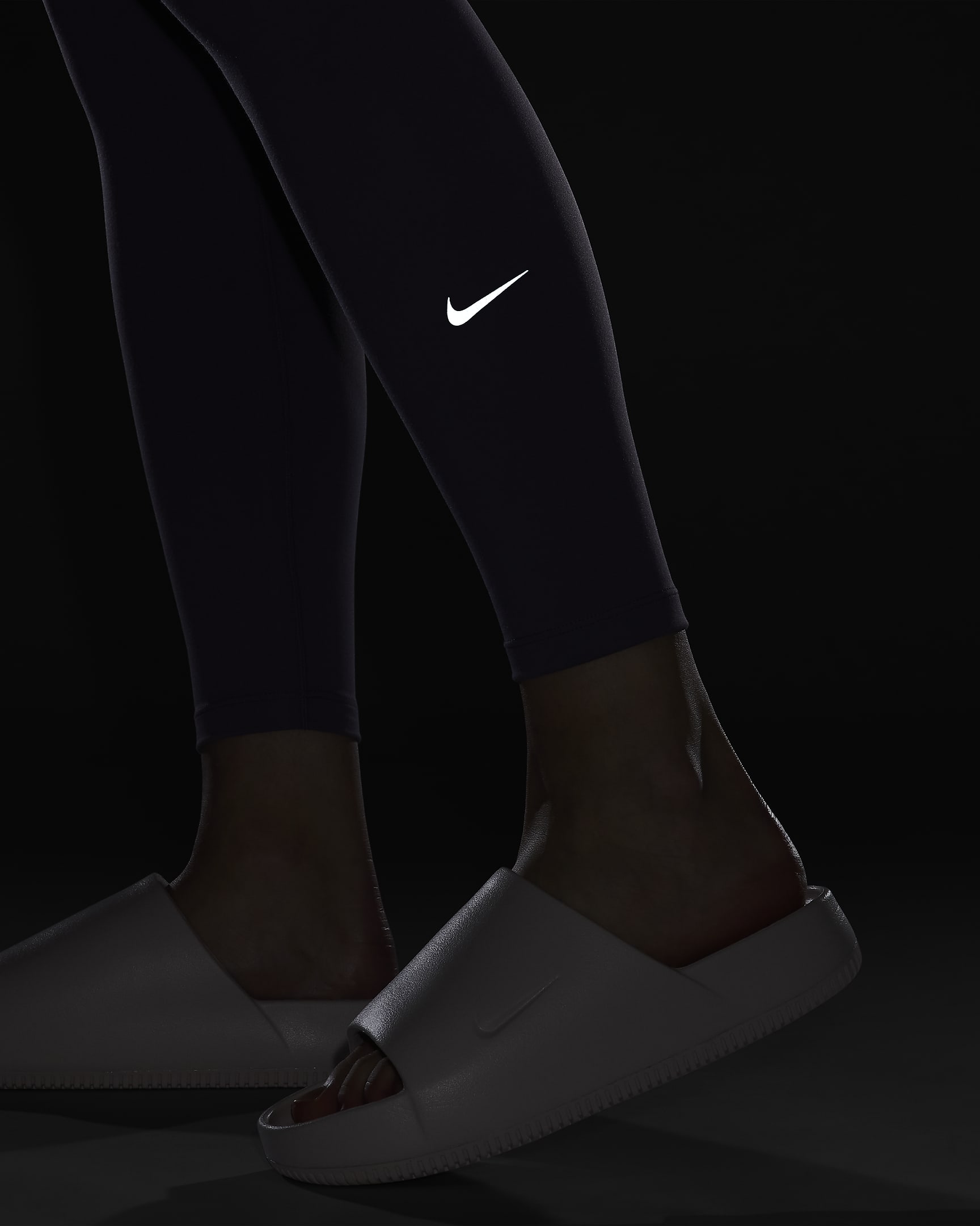 Nike One leggings i full lengde med høyt liv til dame - Daybreak/Svart