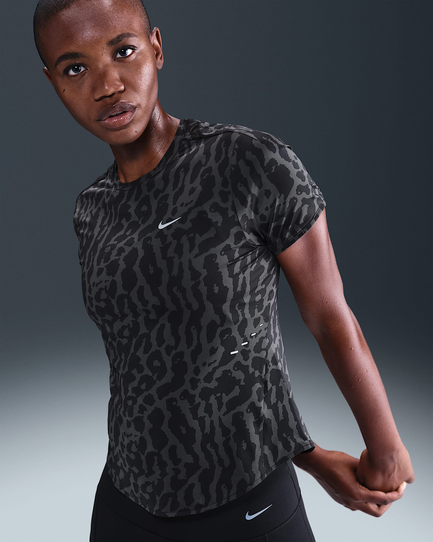 Nike Swift Dri-FIT Kurzarm-Laufoberteil (Damen) - Schwarz/Schwarz