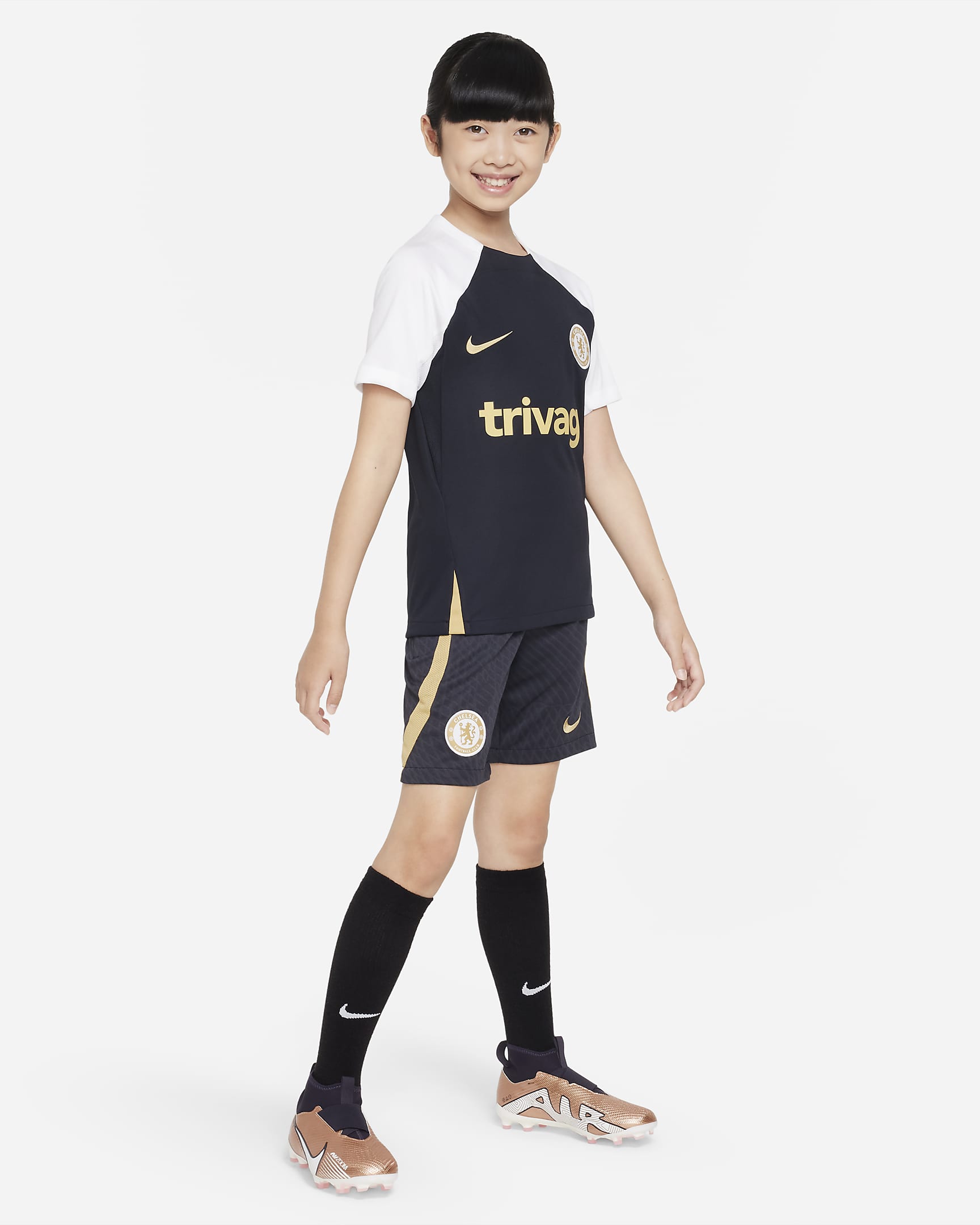 Chelsea F.C. Strike Older Kids' Nike Dri-FIT Knit Football Shorts. Nike ZA