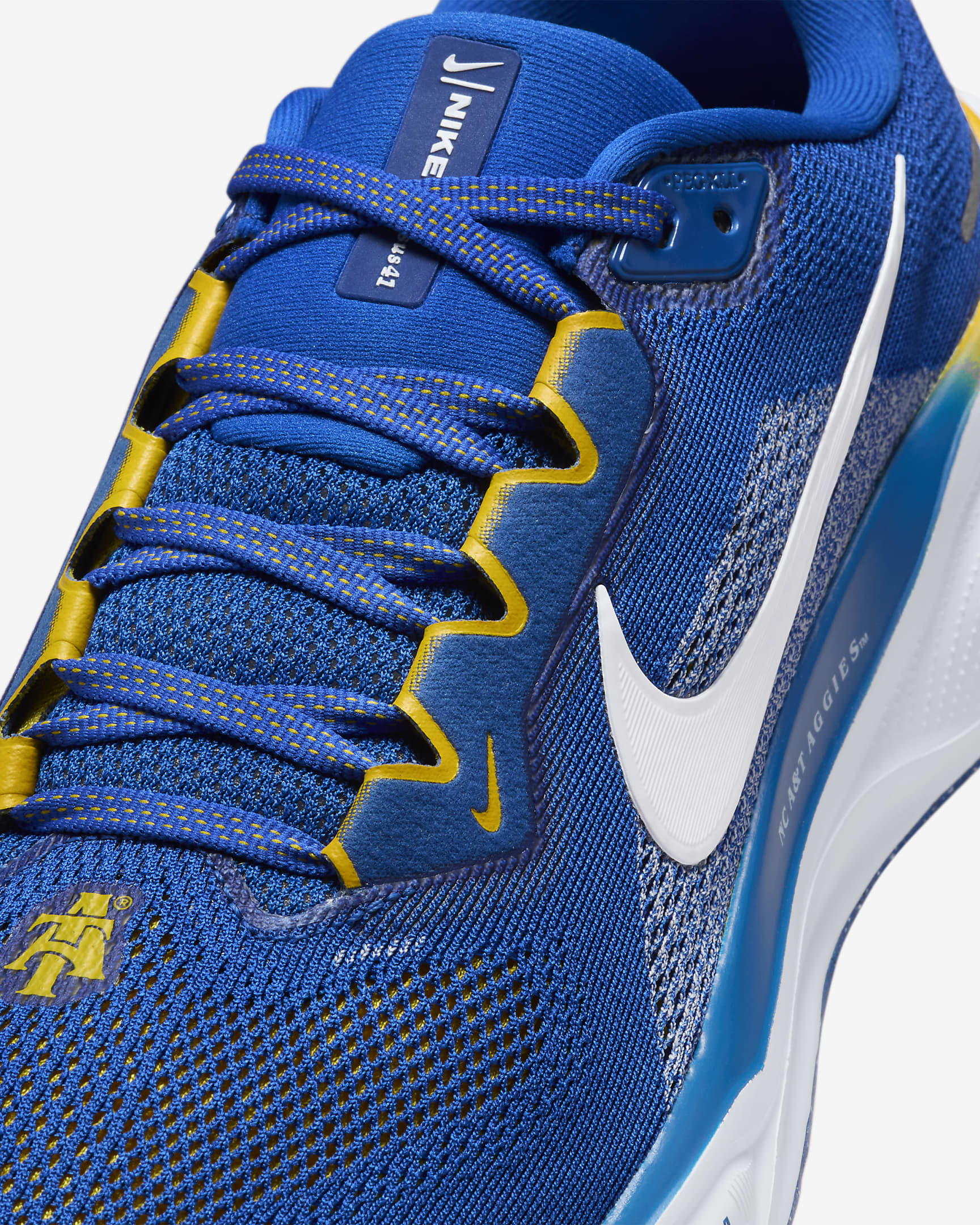 Tenis de correr en pavimento universitarios Nike para hombre North Carolina A&T Pegasus 41 - Royal deportivo/Blanco/Amarillo universitario/Blanco