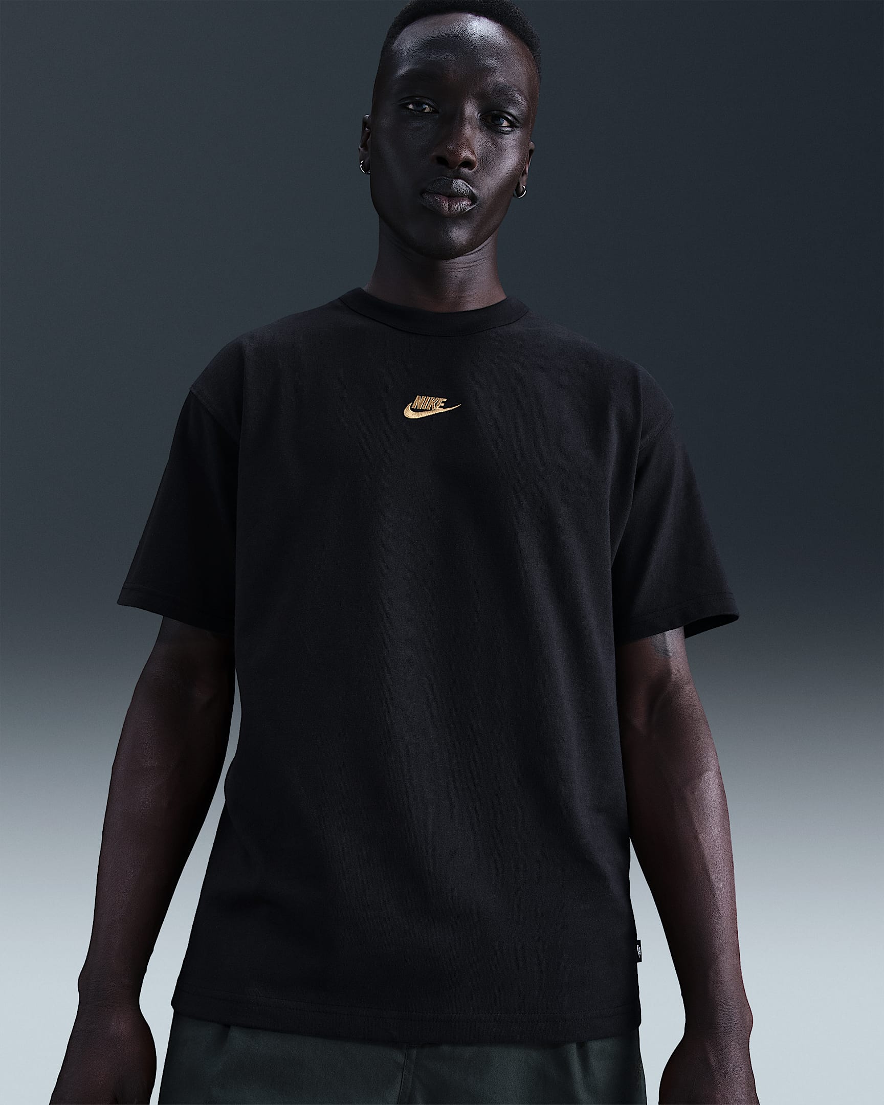 Nike Sportswear Premium Essentials Men's T-Shirt - Black/Gold