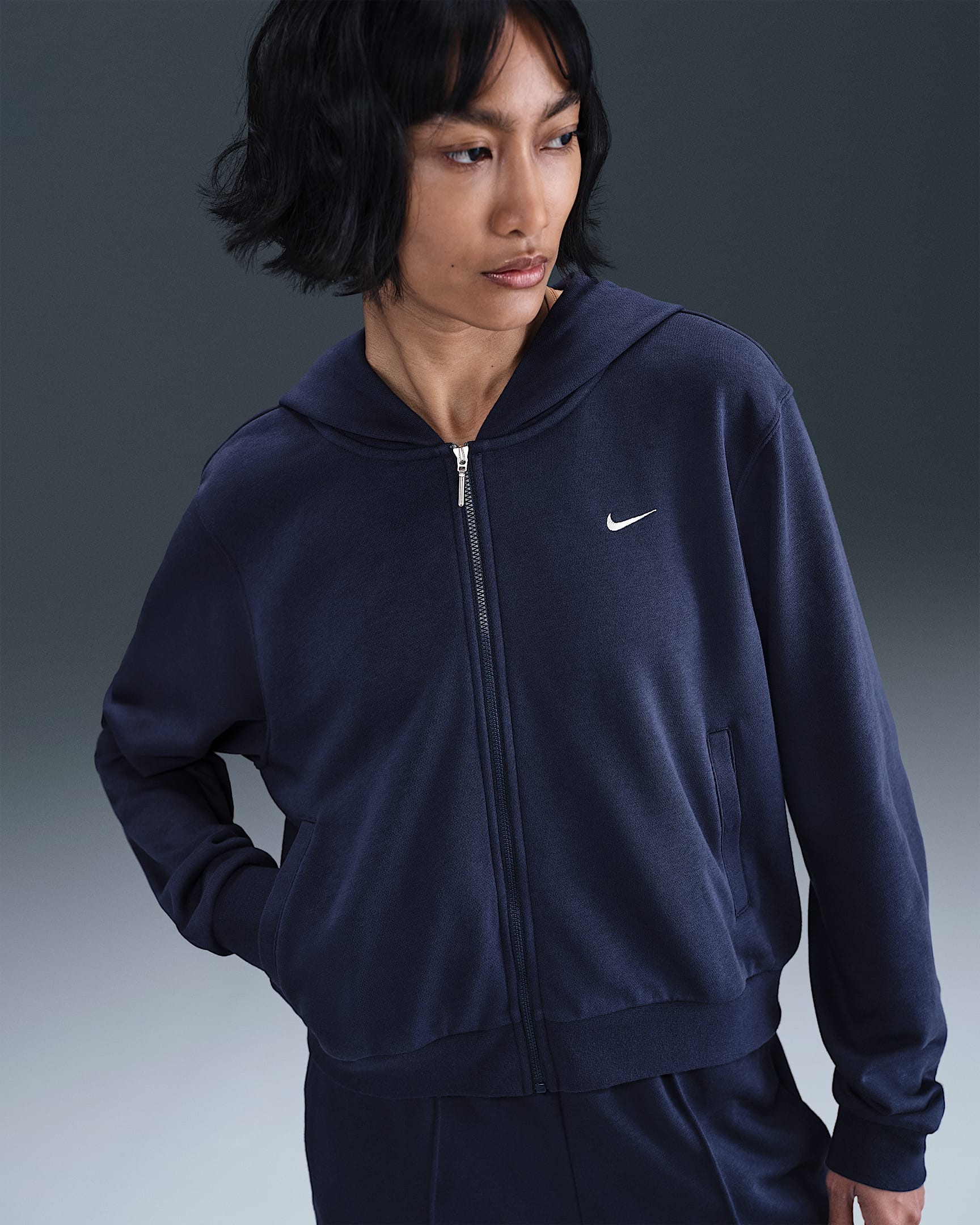 Nike Sportswear Chill Terry Sudadera con gorro de French Terry holgada con cierre completo para mujer - Azul marino medianoche/Vela