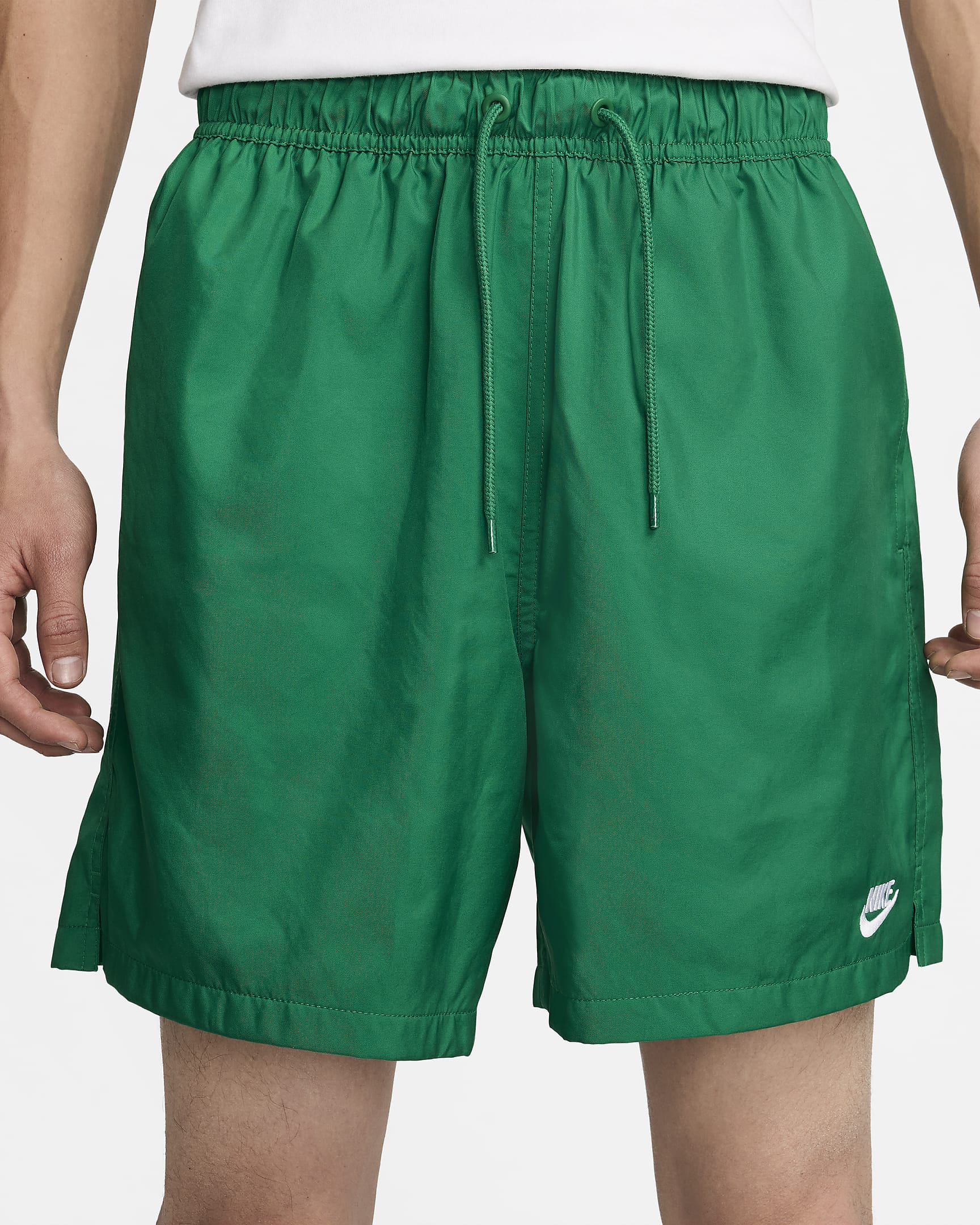 Nike Club Men's Woven Flow Shorts - Malachite/White