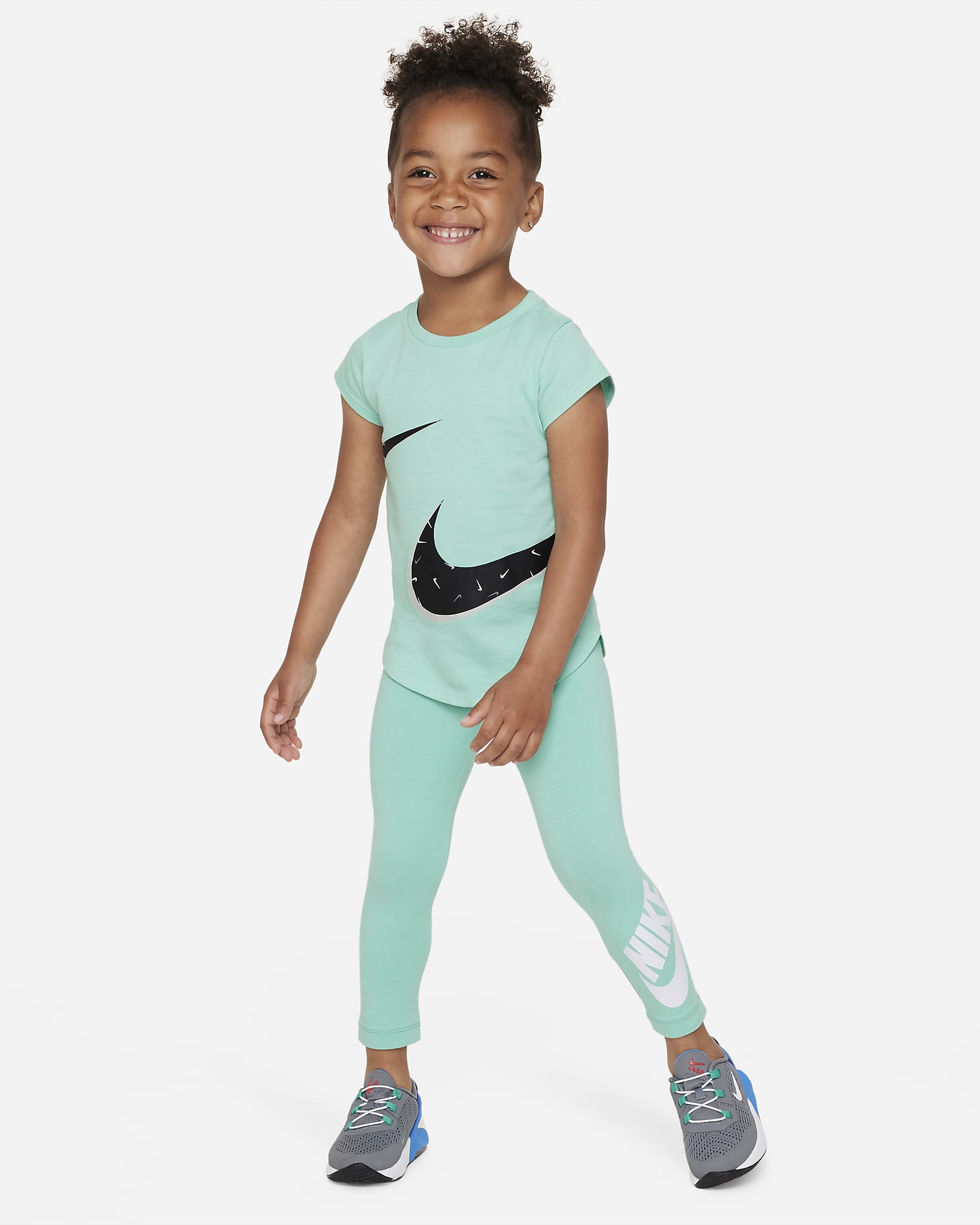 Playera infantil con logotipo Nike Swooshfetti. Nike.com