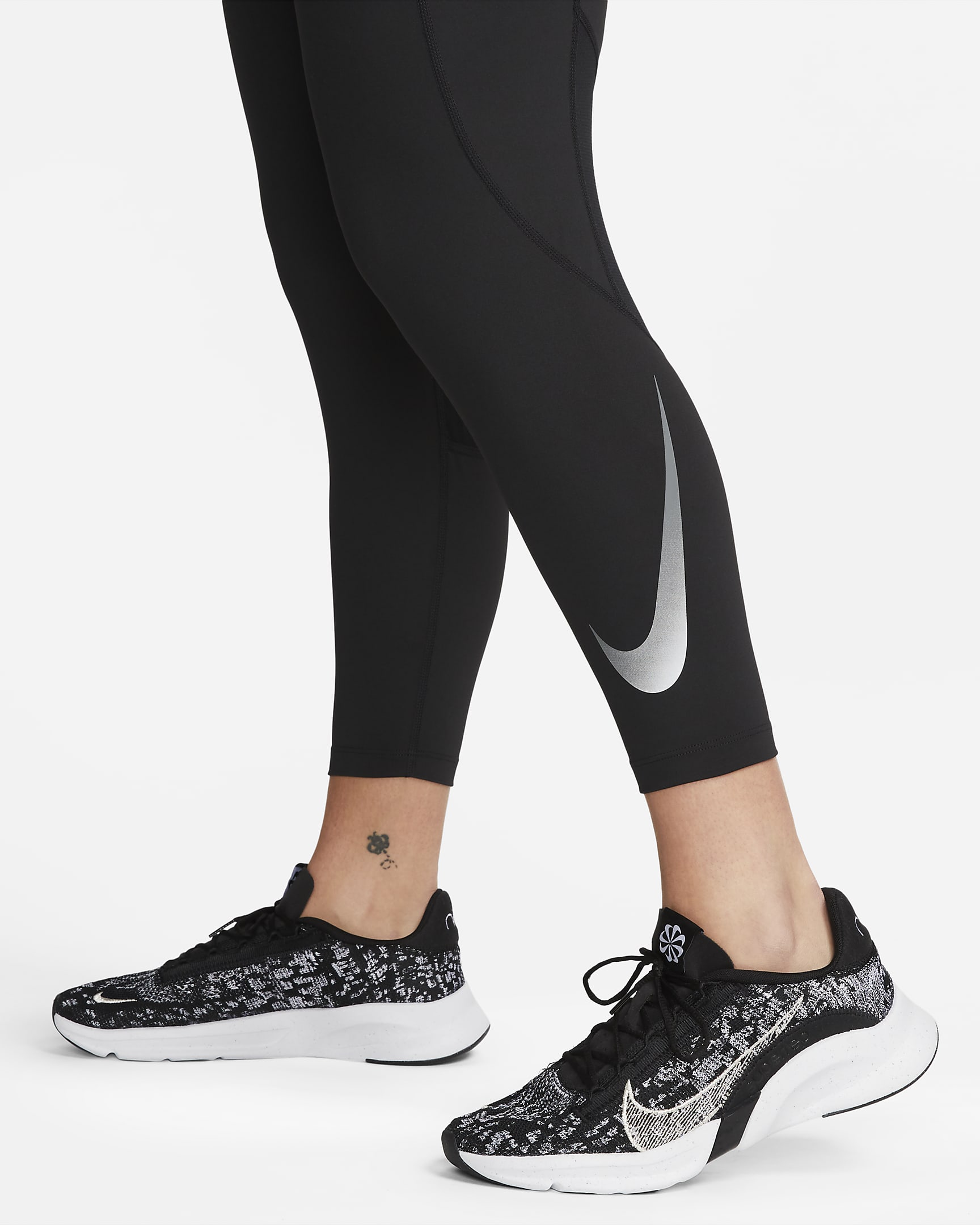Nike Fast Women's MidRise 7/8 Running Leggings with Pockets (Plus Size