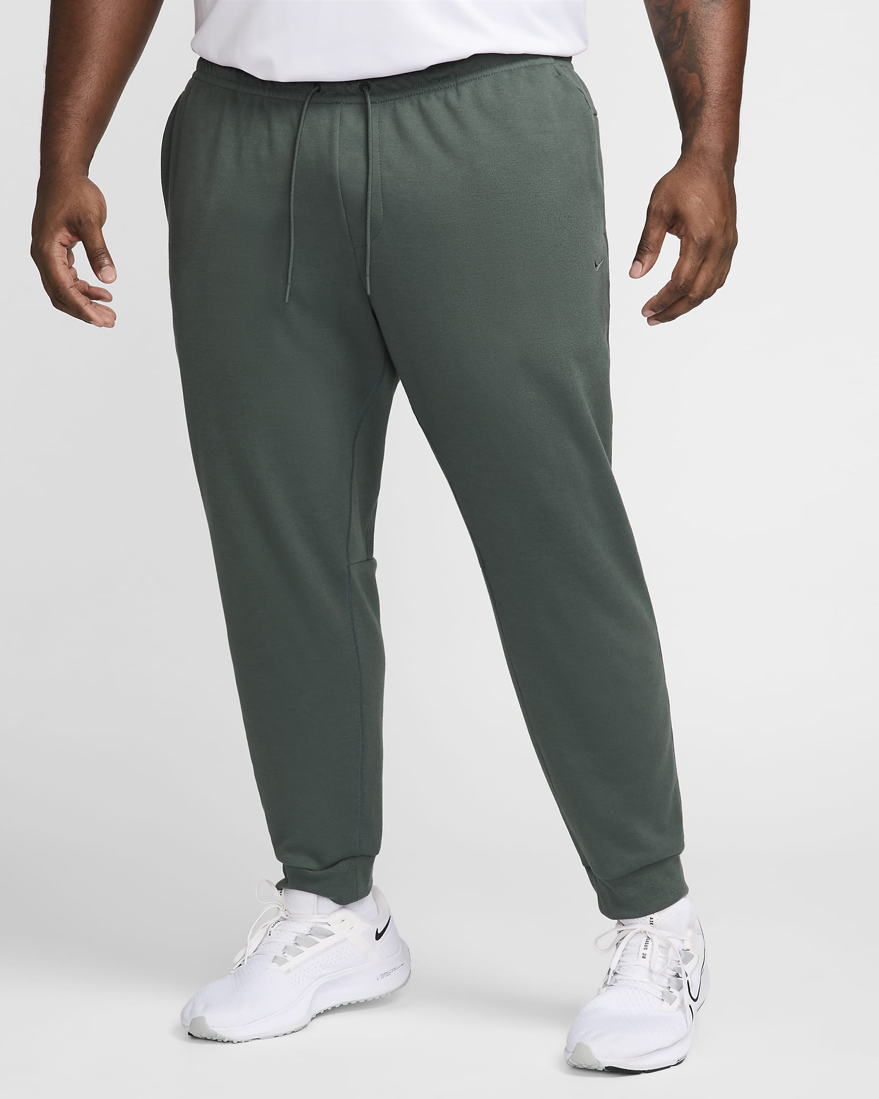 Joggers versátiles con protección UV Dri-FIT para hombre Nike Primary - Verde vintage/Verde vintage