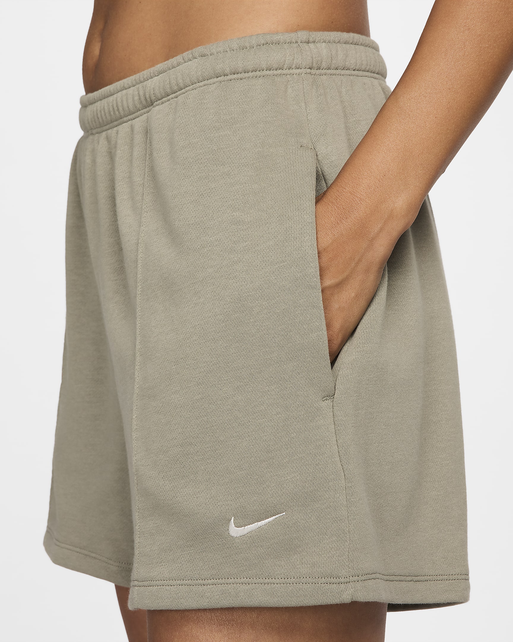 Nike Sportswear Chill Terry Pantalón corto de tejido French terry de talle medio de 10 cm - Mujer - Light Army/Sail