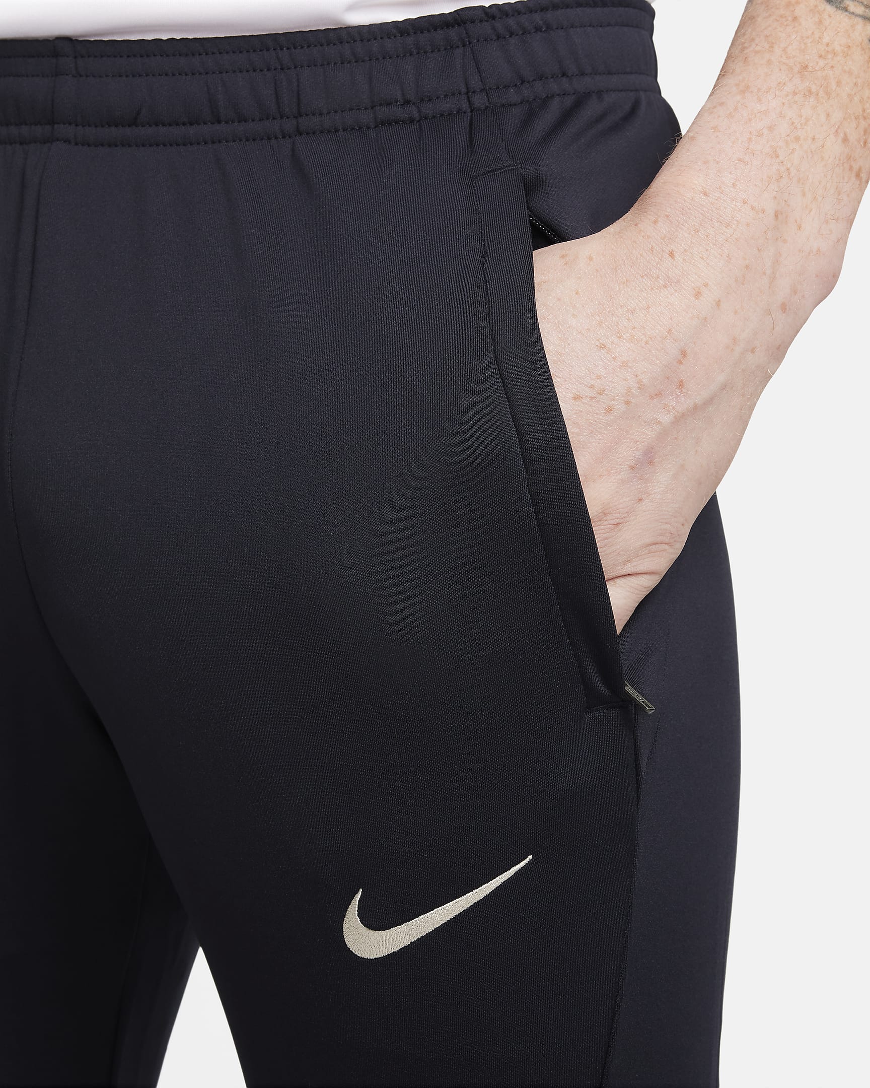 Chelsea F.C. Strike Men's Nike DriFIT Football Pants. Nike CA