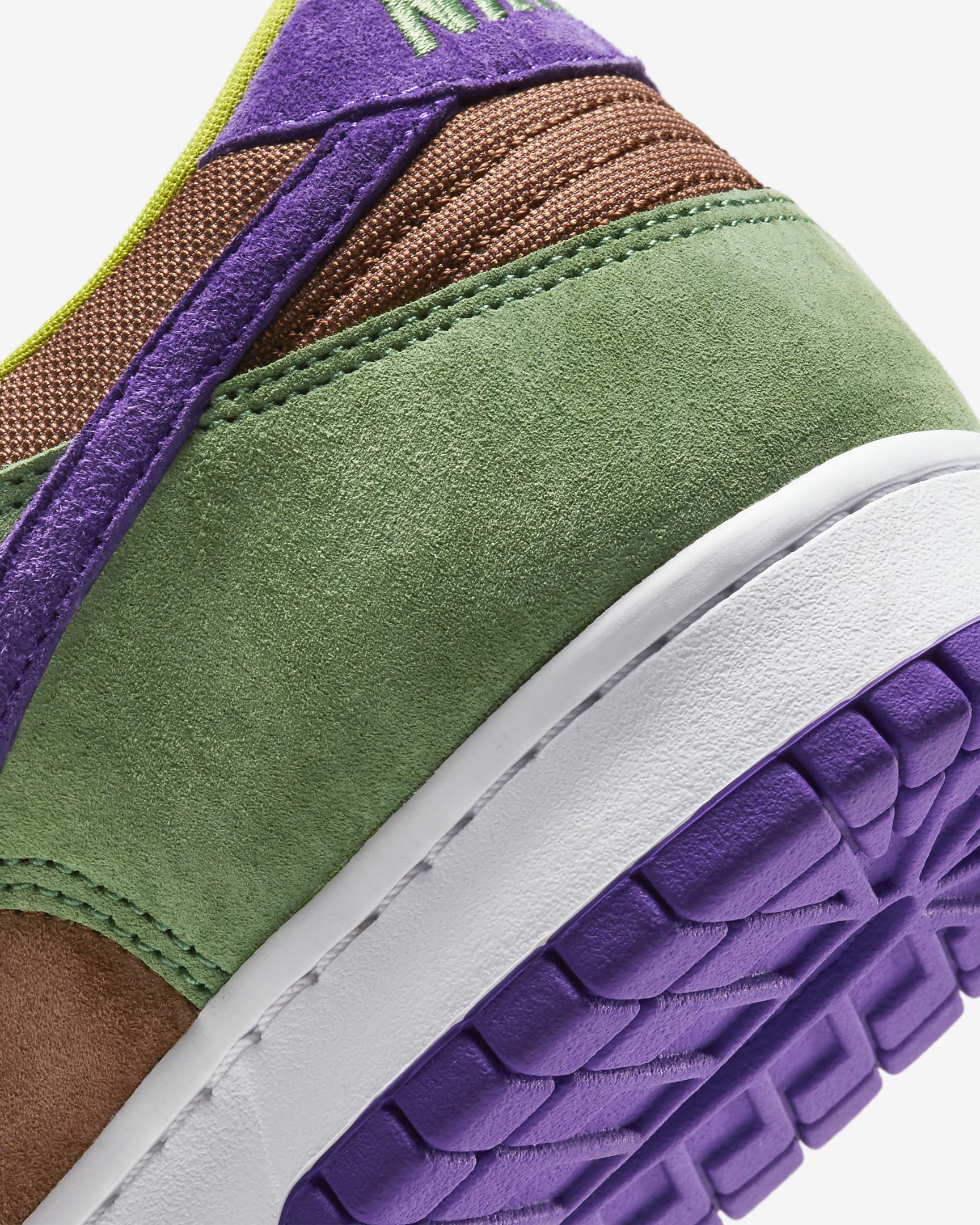 Nike Dunk Low SP Schoen - Veneer/Autumn Green/Deep Purple