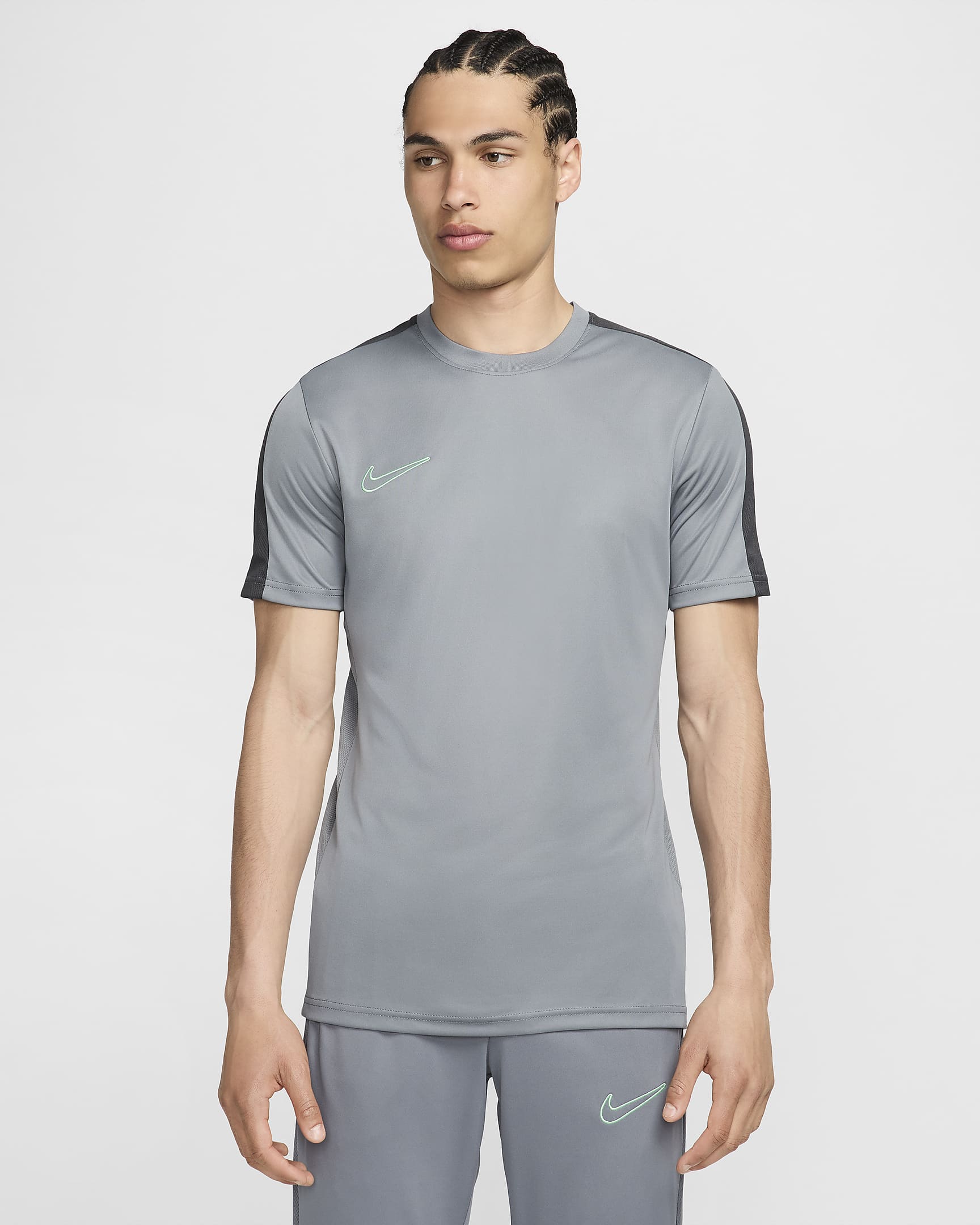 Nike Academy voetbaltop met Dri-FIT en korte mouwen voor heren - Smoke Grey/Dark Smoke Grey/Vapor Green