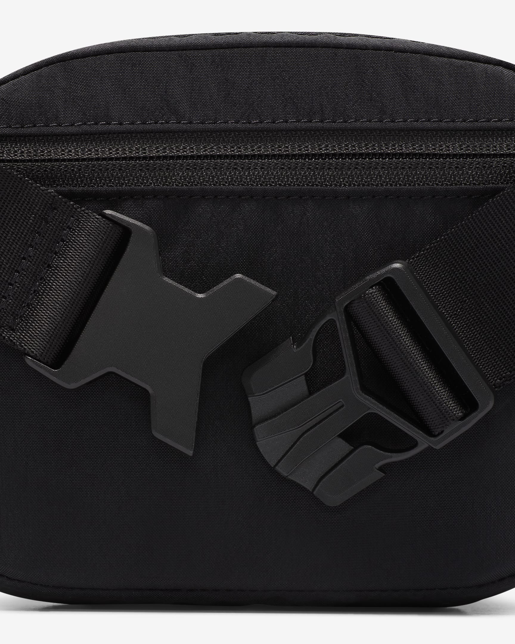 Nike Aura Crossbody Bag (2L) - Black/Black/Matte Silver