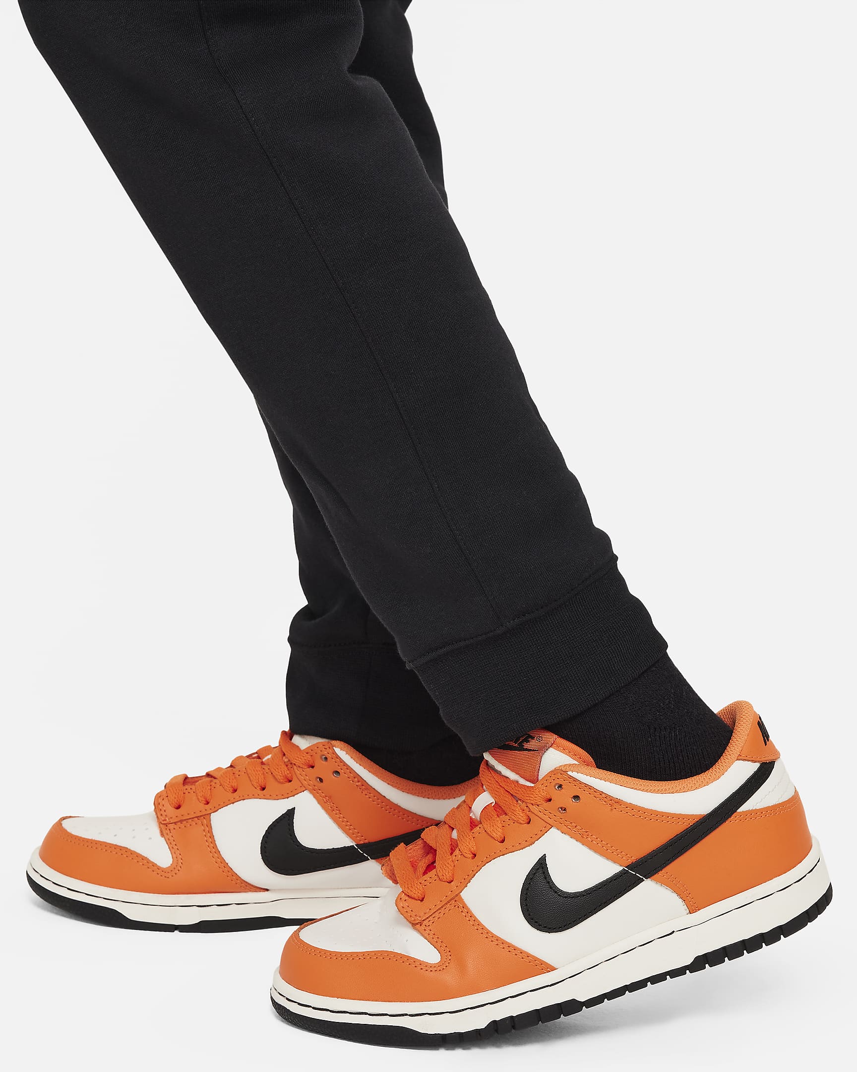 Nike Sportswear-cargobukser i fleece med grafik til større børn (drenge) - sort