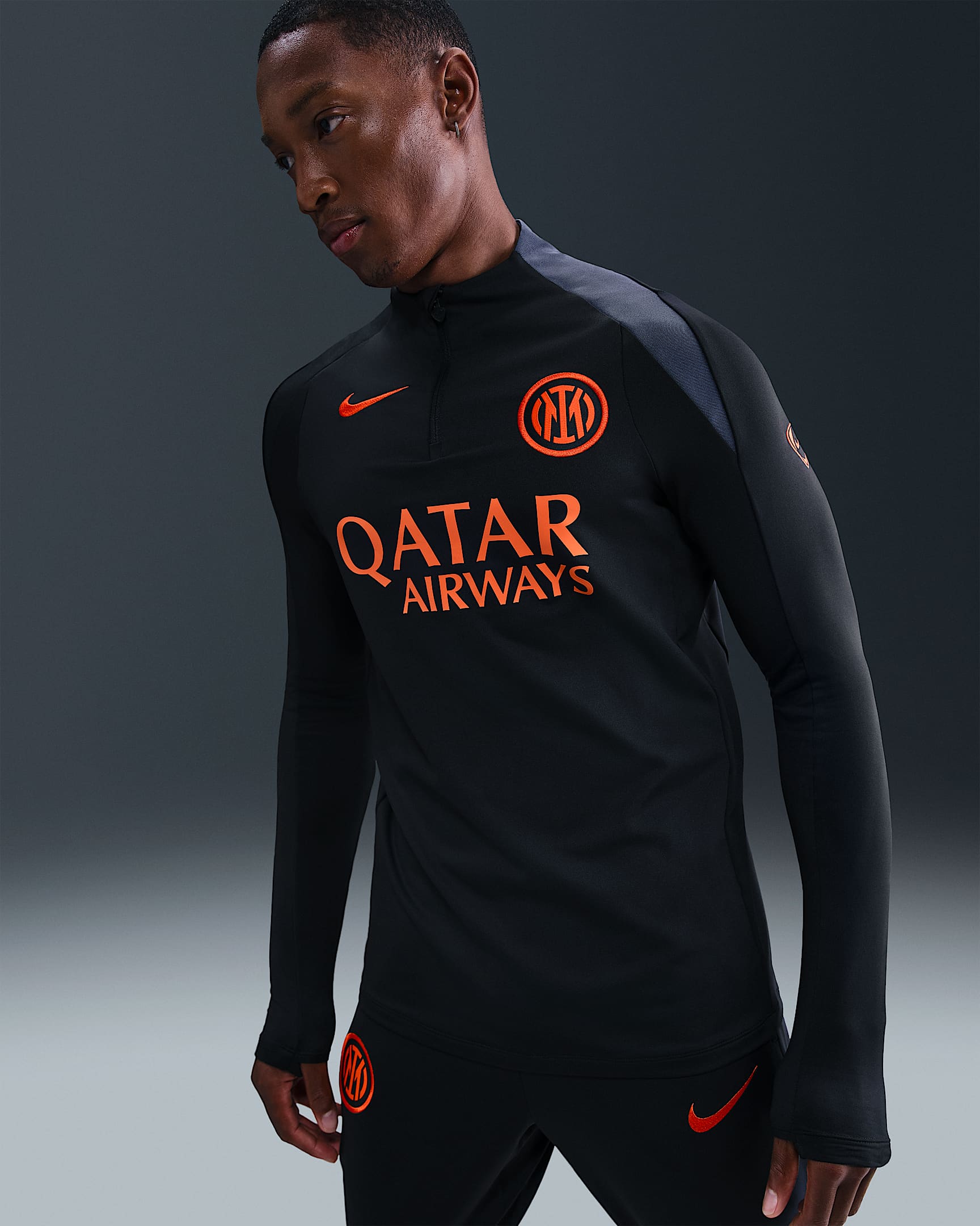 Inter Mailand Strike Third Nike Dri-FIT Total 90 Fußball-Drill-Oberteil aus Strickmaterial (Herren) - Schwarz/Thunder Blue/Safety Orange