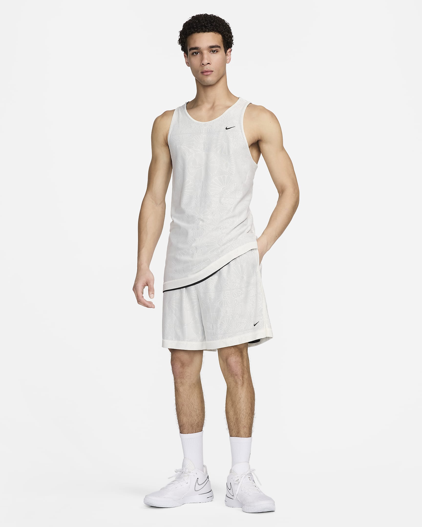 Nike Standard Issue Men's 15cm (approx.) DriFIT Reversible Basketball