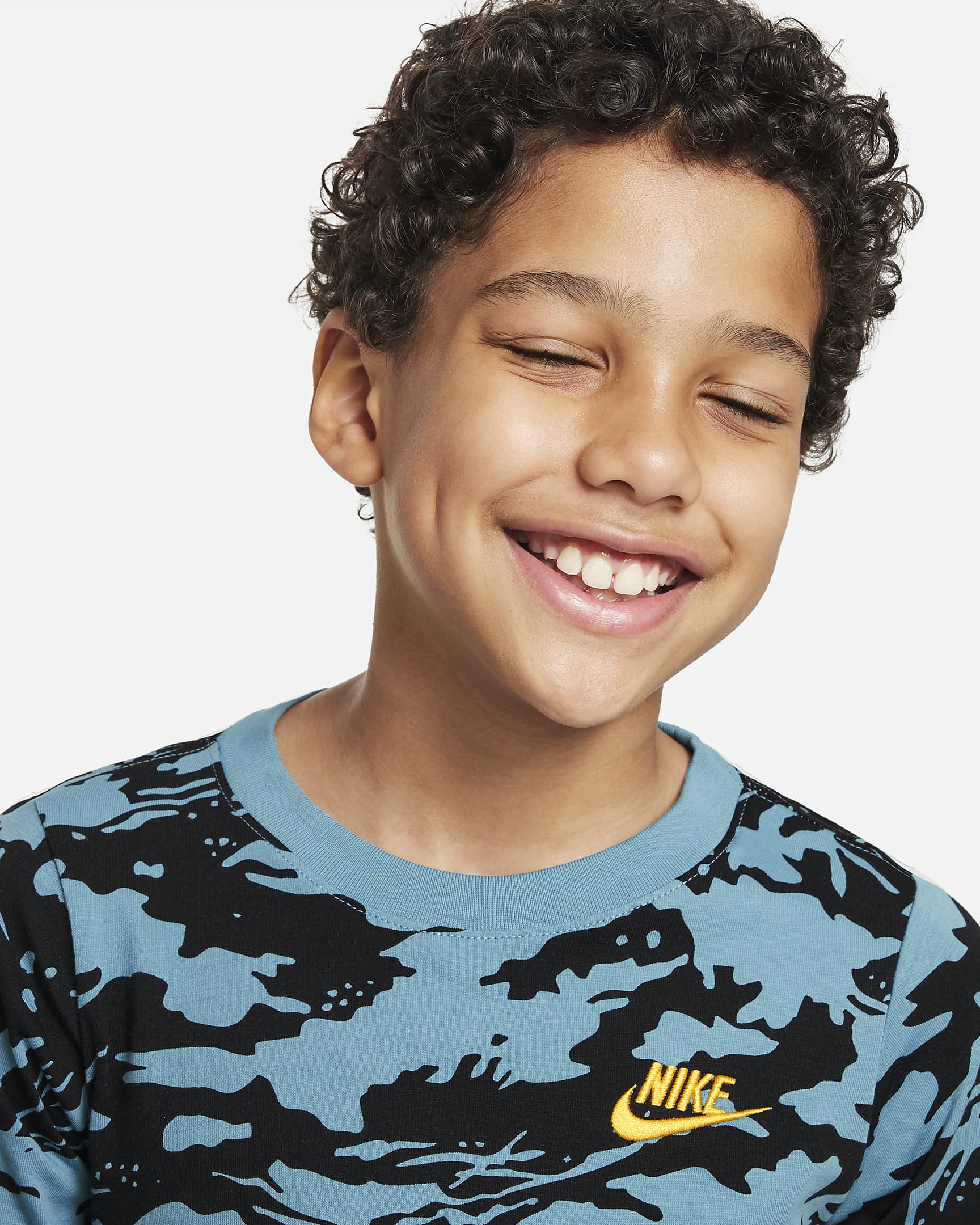 Nike Sportswear Big Kids' (Boys') LongSleeve TShirt.