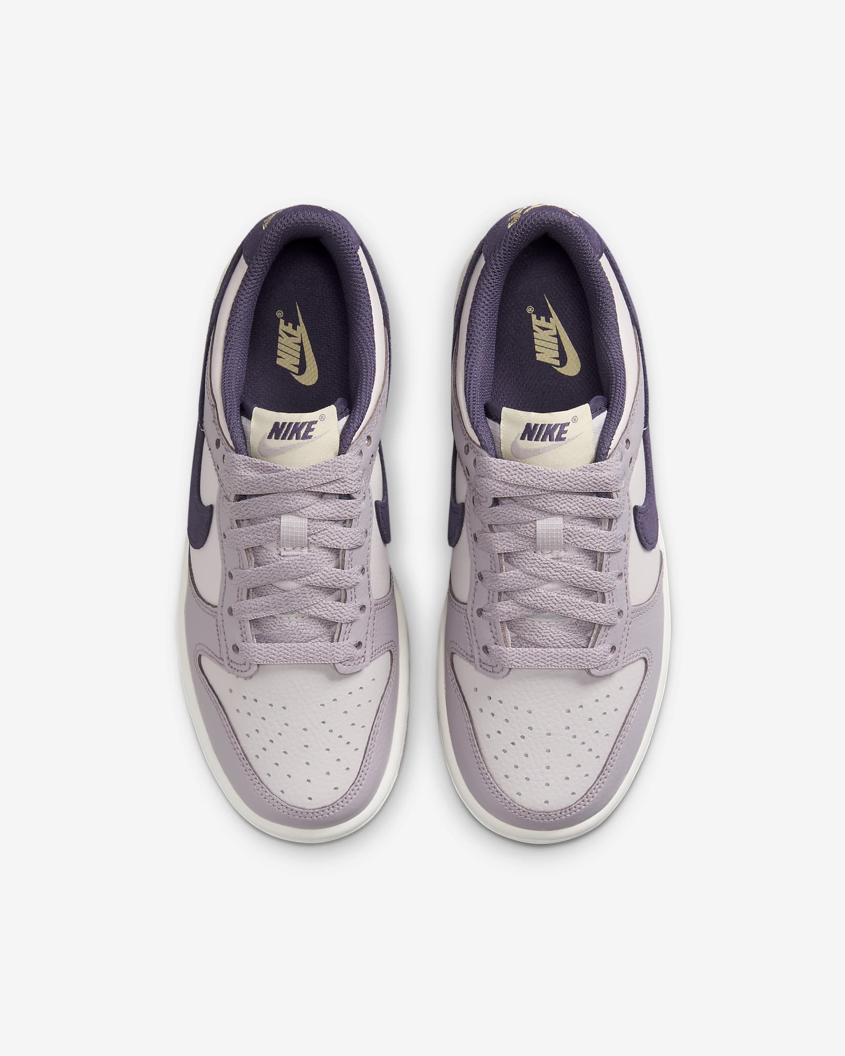 Nike Dunk Low Schuh für ältere Kinder - Light Violet Ore/Platinum Violet/Team Gold/Dark Raisin