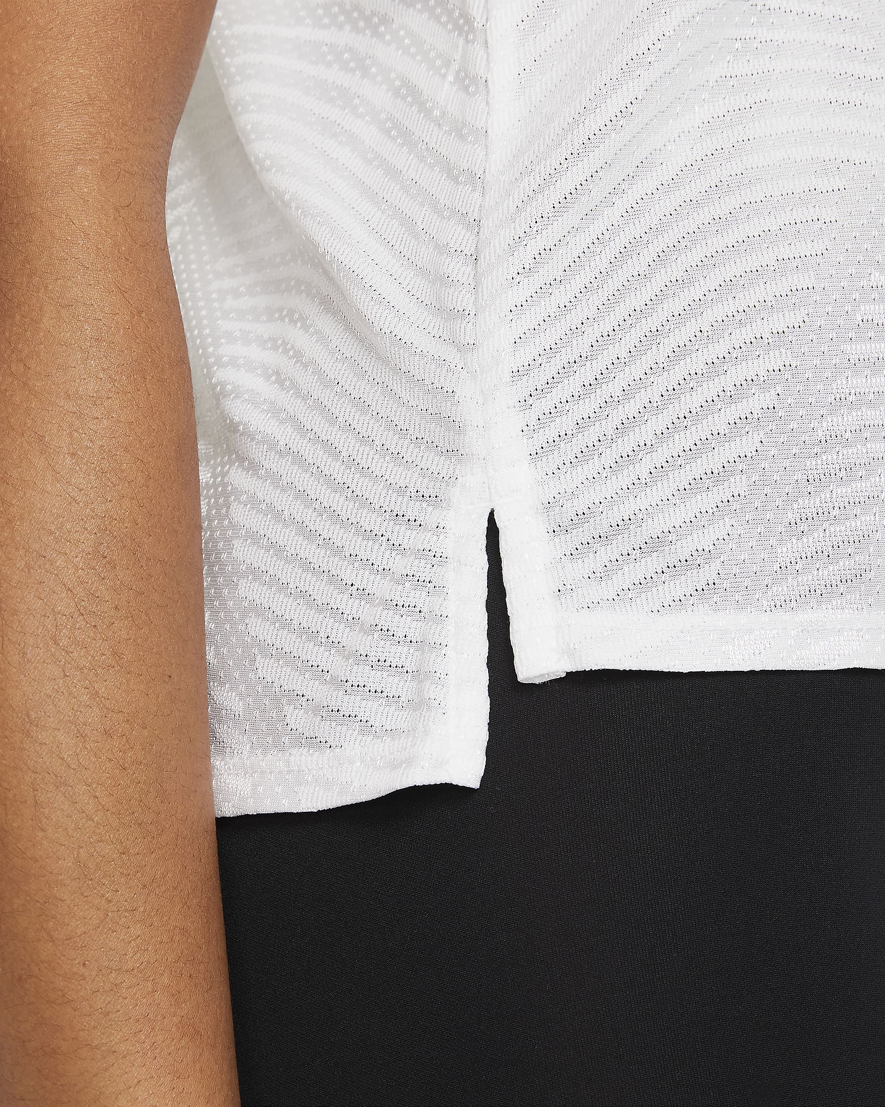 nike pro training victory essential tank in black