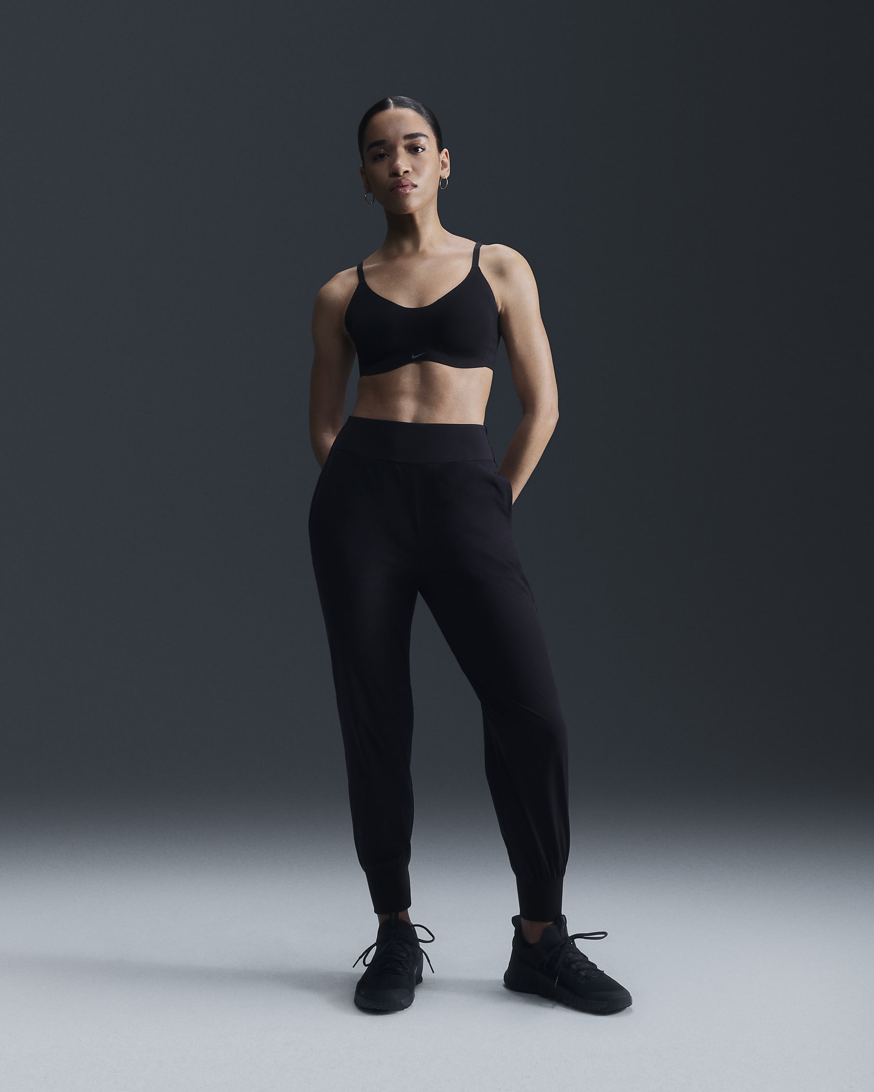 Bra deportivo convertible y acolchado de baja sujeción para mujer Nike Alate Minimalist - Negro/Gris azulado